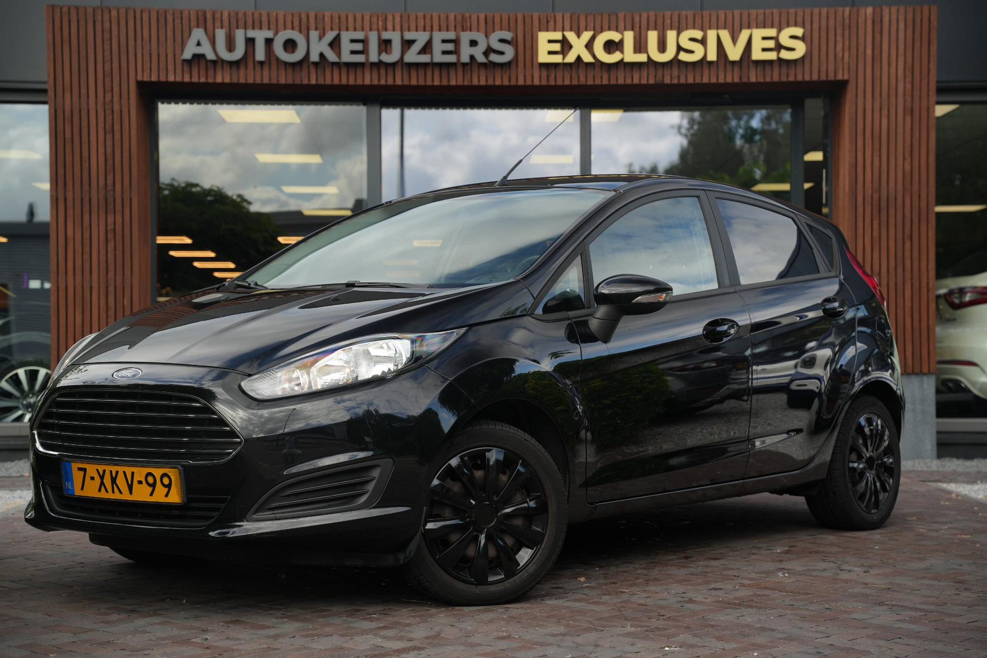Ford Fiesta 1.0 Style 2014 Panther Black C/c Med Solid (Pnjab) 5