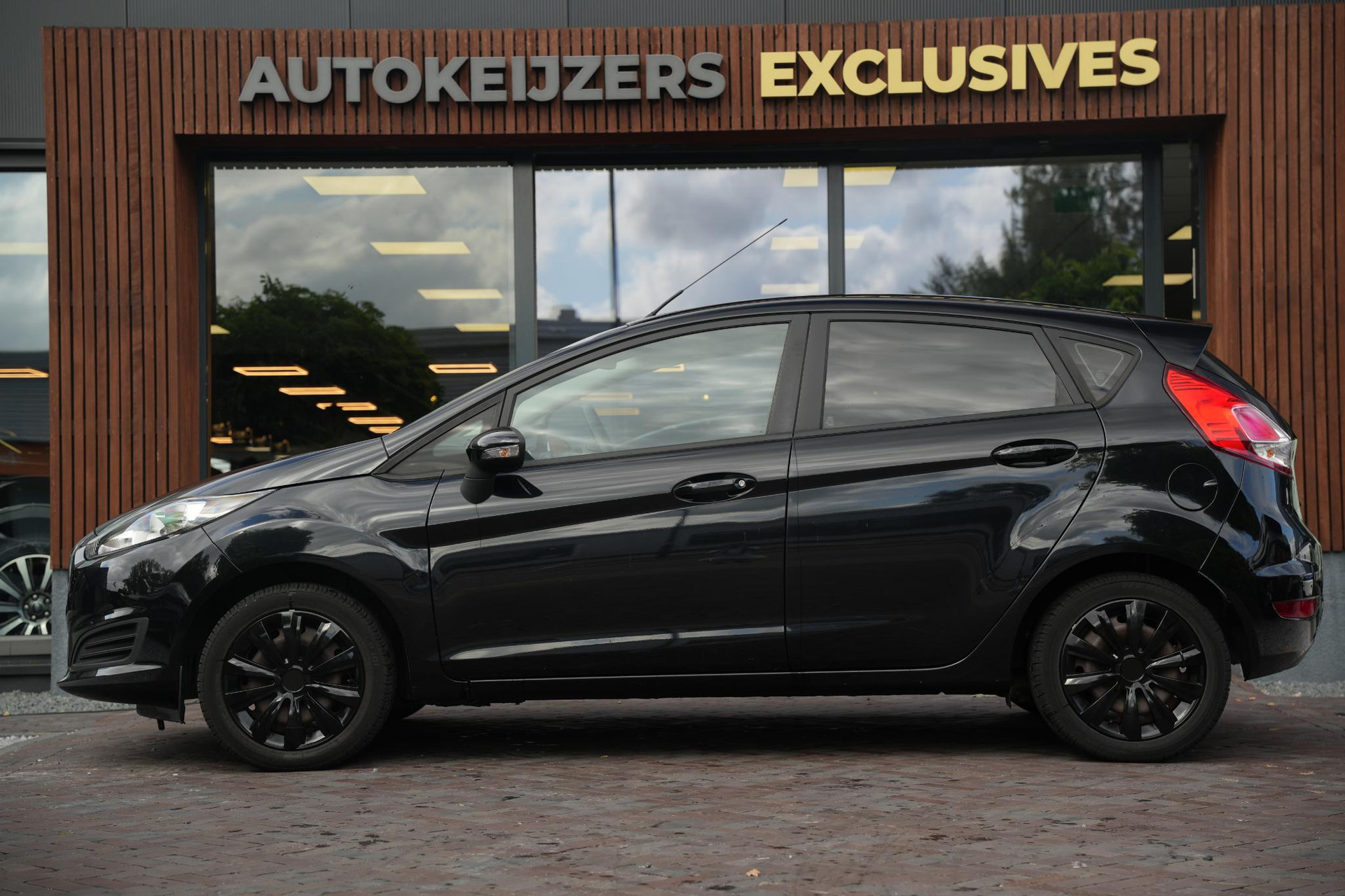 Ford Fiesta 1.0 Style 2014 Panther Black C/c Med Solid (Pnjab) 7