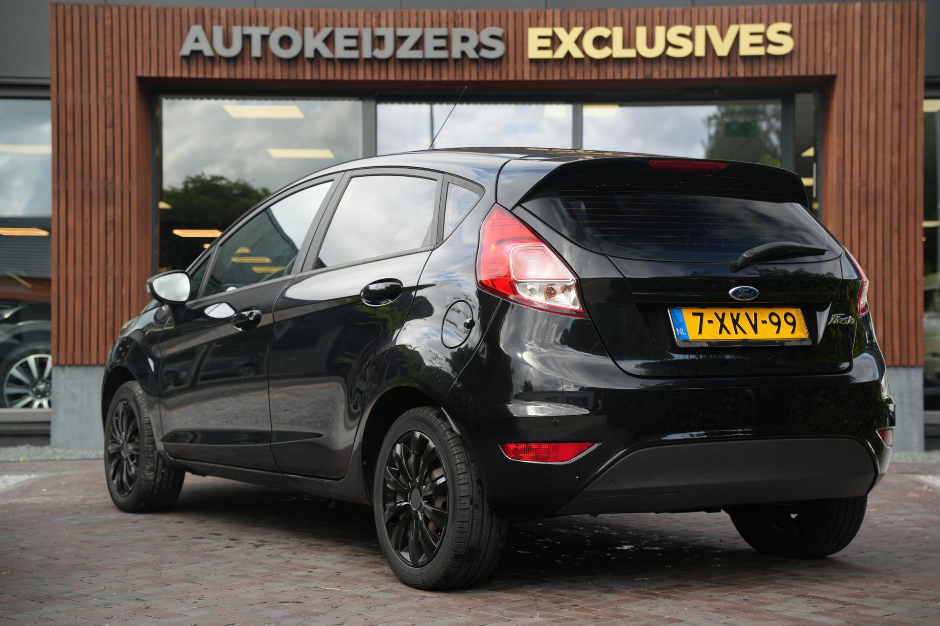 Ford Fiesta 1.0 Style 2014 Panther Black C/c Med Solid (Pnjab) 9