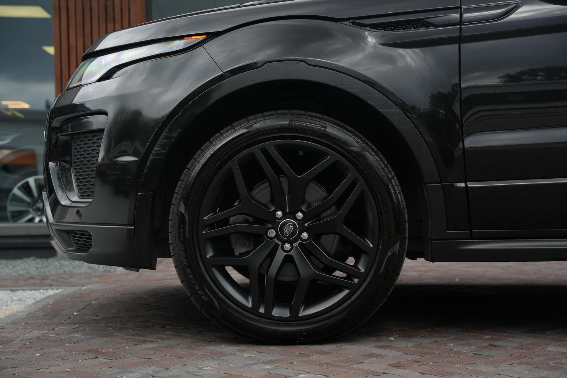 Land Rover Range Rover Evoque 2.0 Si4 HSE Dynamic 2016 Exterior Paint - Santorini Black (1AG) 10
