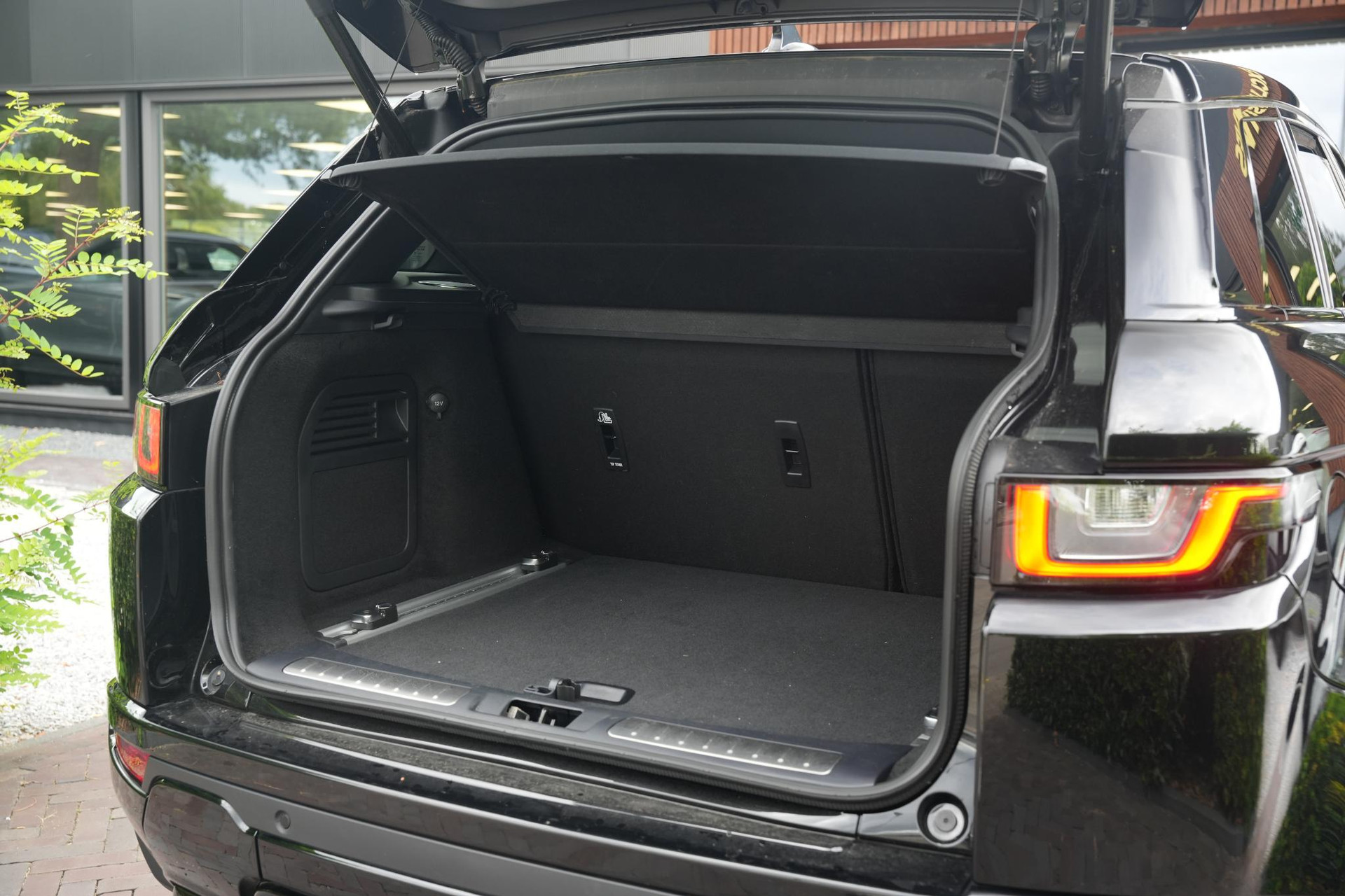 Land Rover Range Rover Evoque 2.0 Si4 HSE Dynamic 2016 Exterior Paint - Santorini Black (1AG) 12