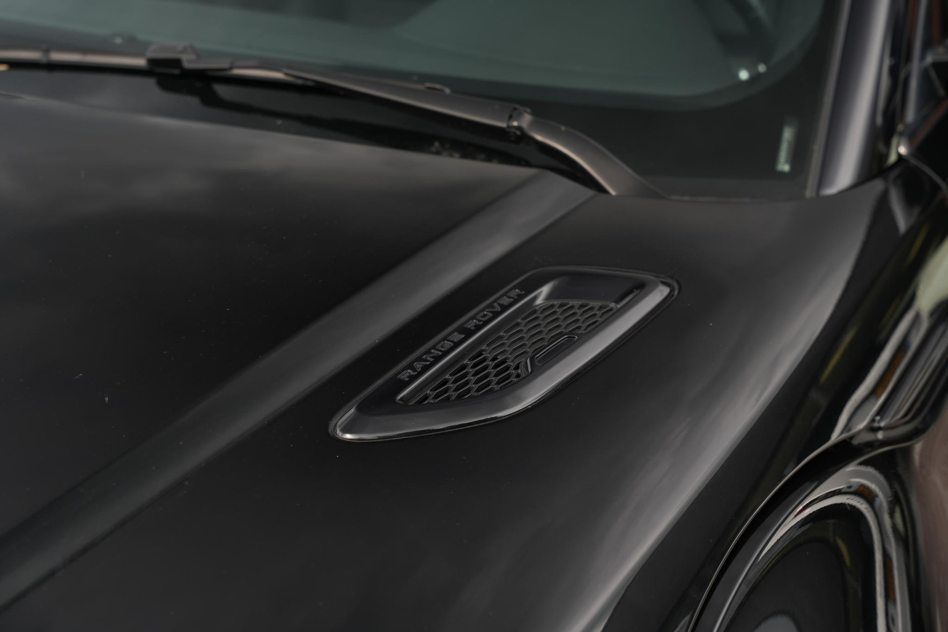 Land Rover Range Rover Evoque 2.0 Si4 HSE Dynamic 2016 Exterior Paint - Santorini Black (1AG) 16