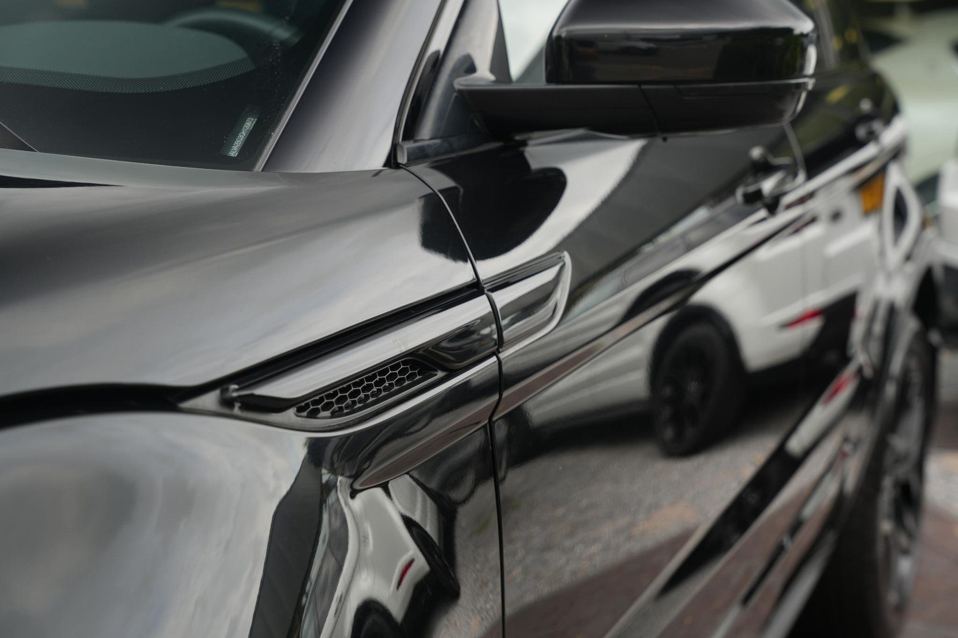 Land Rover Range Rover Evoque 2.0 Si4 HSE Dynamic 2016 Exterior Paint - Santorini Black (1AG) 20