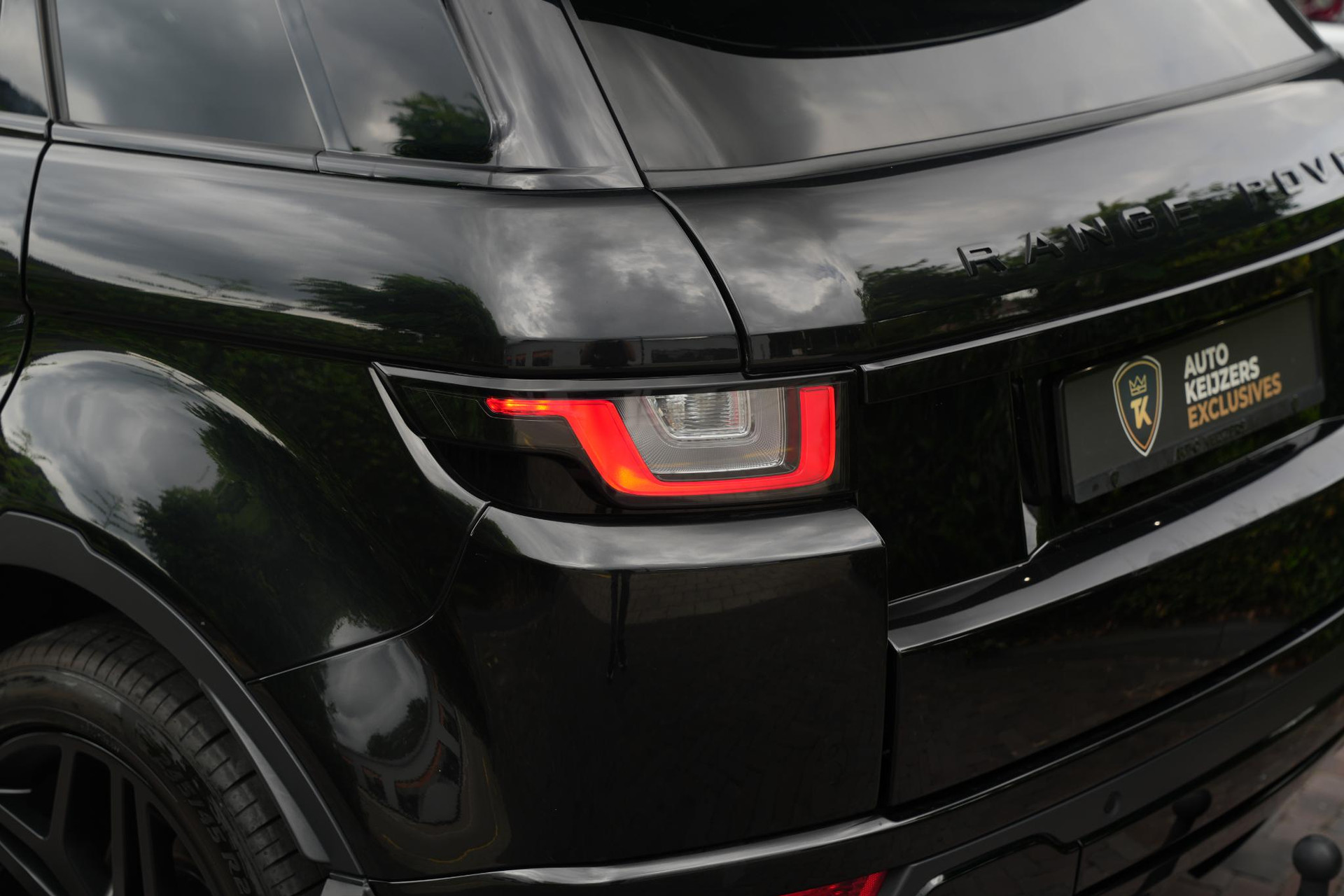 Land Rover Range Rover Evoque 2.0 Si4 HSE Dynamic 2016 Exterior Paint - Santorini Black (1AG) 21