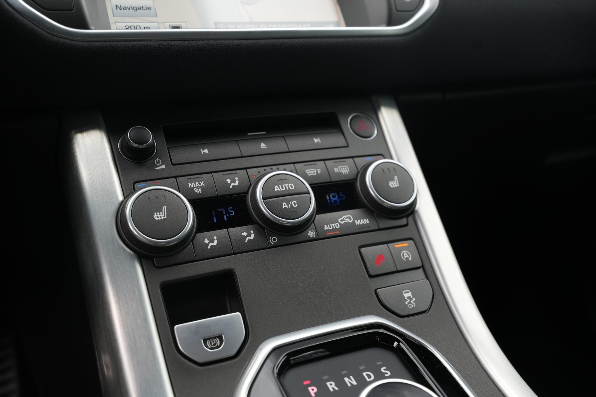 Land Rover Range Rover Evoque 2.0 Si4 HSE Dynamic 2016 Exterior Paint - Santorini Black (1AG) 26