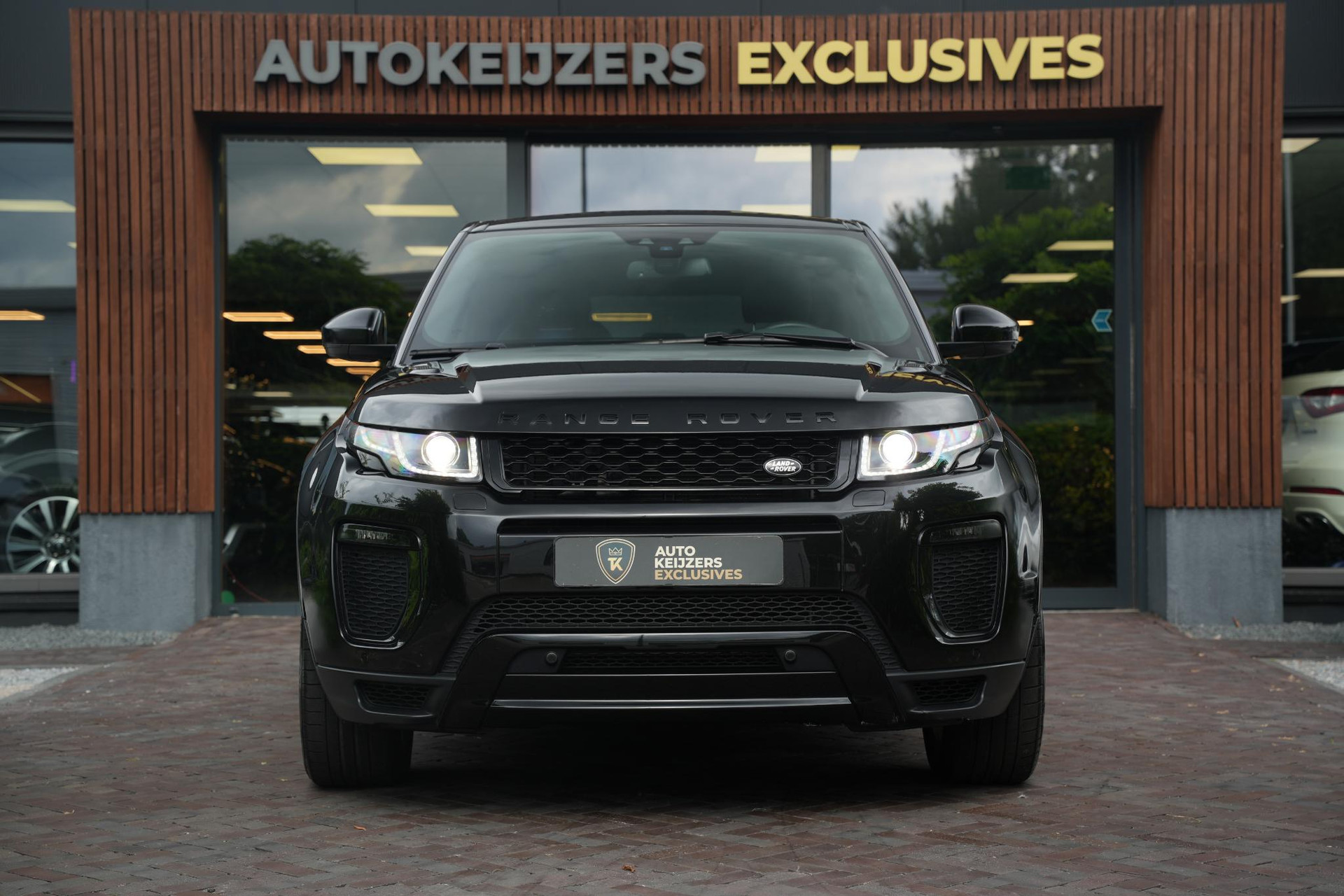 Land Rover Range Rover Evoque 2.0 Si4 HSE Dynamic 2016 Exterior Paint - Santorini Black (1AG) 3