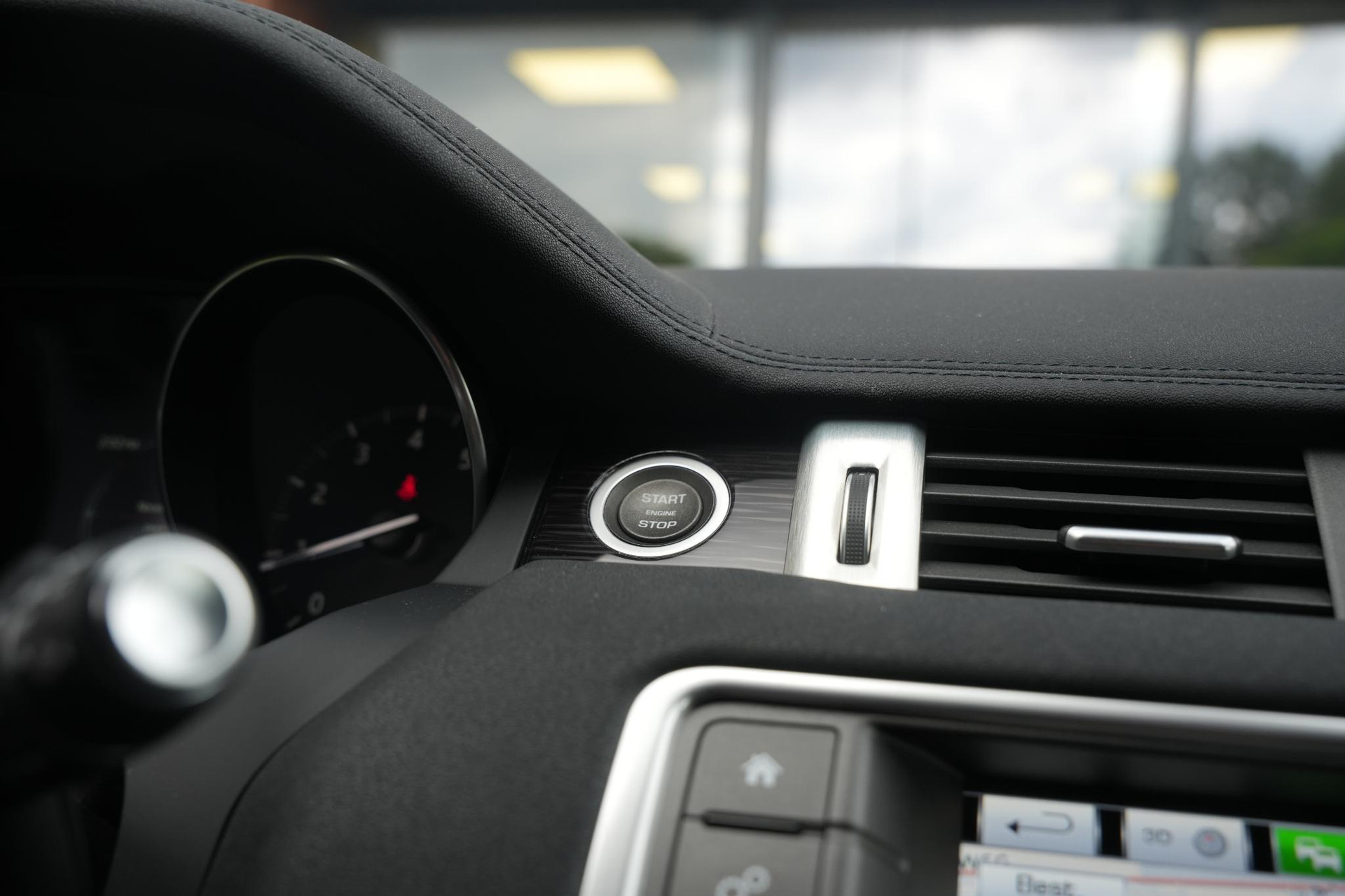 Land Rover Range Rover Evoque 2.0 Si4 HSE Dynamic 2016 Exterior Paint - Santorini Black (1AG) 30