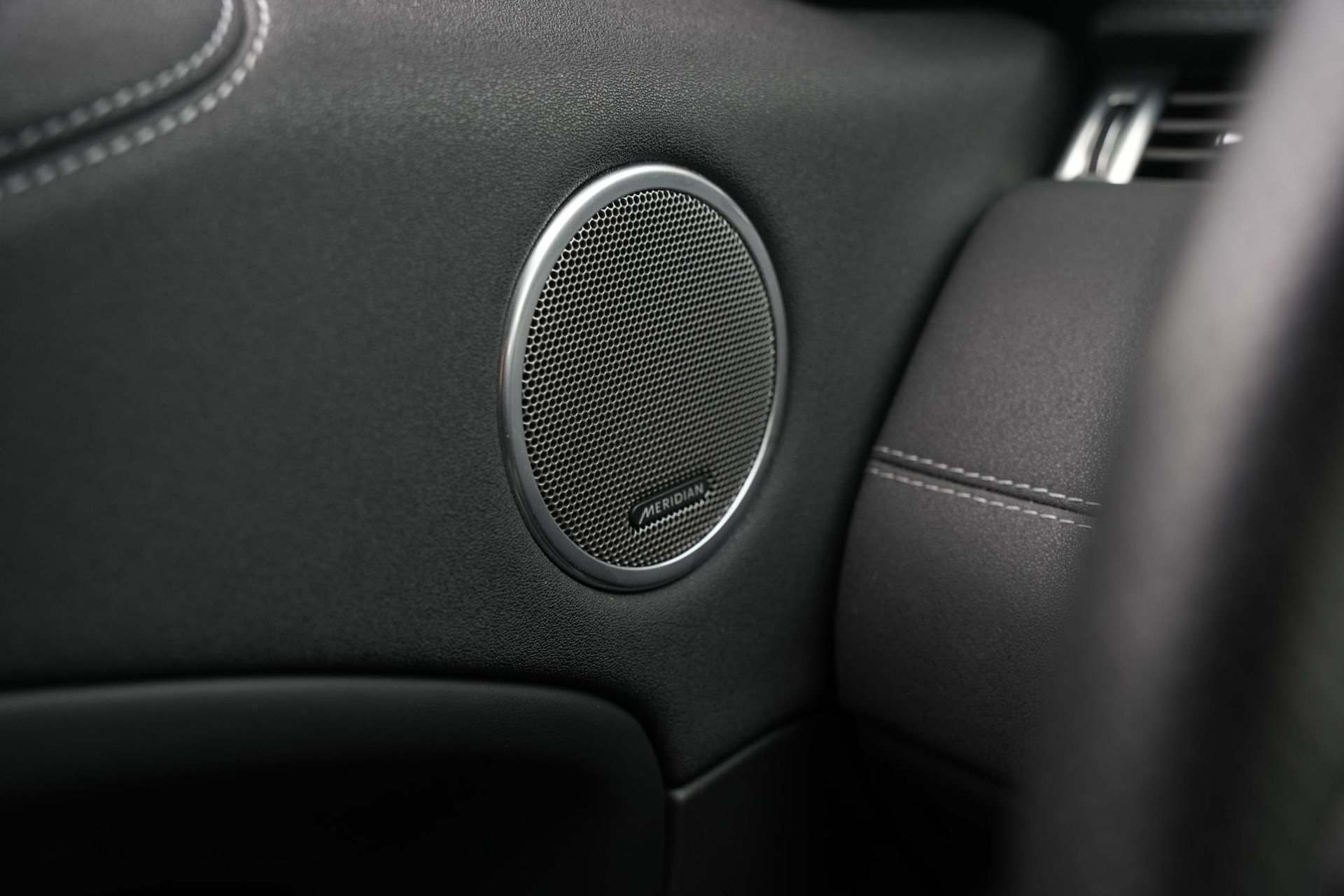 Land Rover Range Rover Evoque 2.0 Si4 HSE Dynamic 2016 Exterior Paint - Santorini Black (1AG) 35