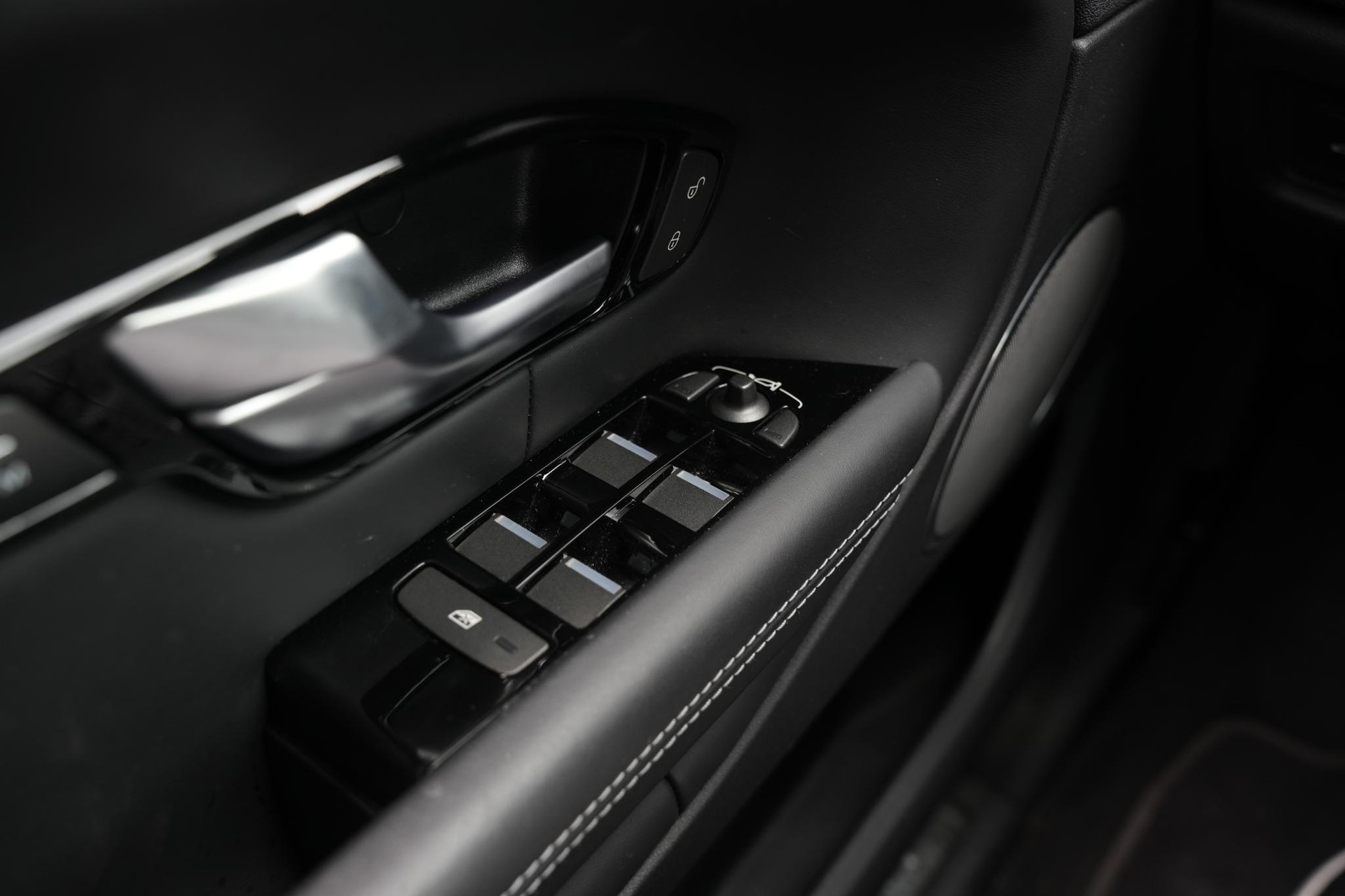 Land Rover Range Rover Evoque 2.0 Si4 HSE Dynamic 2016 Exterior Paint - Santorini Black (1AG) 37