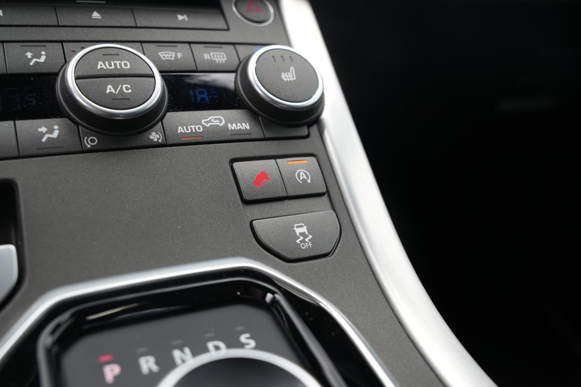 Land Rover Range Rover Evoque 2.0 Si4 HSE Dynamic 2016 Exterior Paint - Santorini Black (1AG) 38