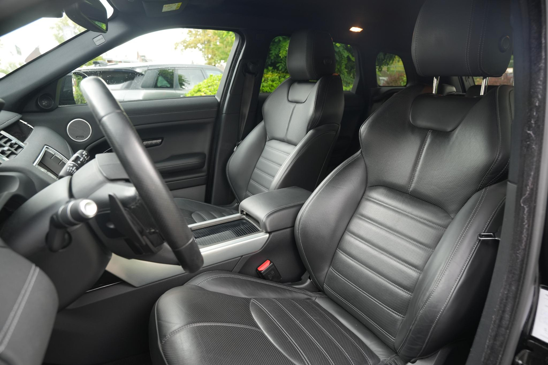 Land Rover Range Rover Evoque 2.0 Si4 HSE Dynamic 2016 Exterior Paint - Santorini Black (1AG) 4