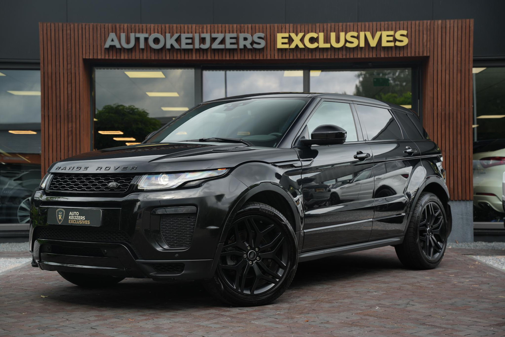 Land Rover Range Rover Evoque 2.0 Si4 HSE Dynamic 2016 Exterior Paint - Santorini Black (1AG) 5