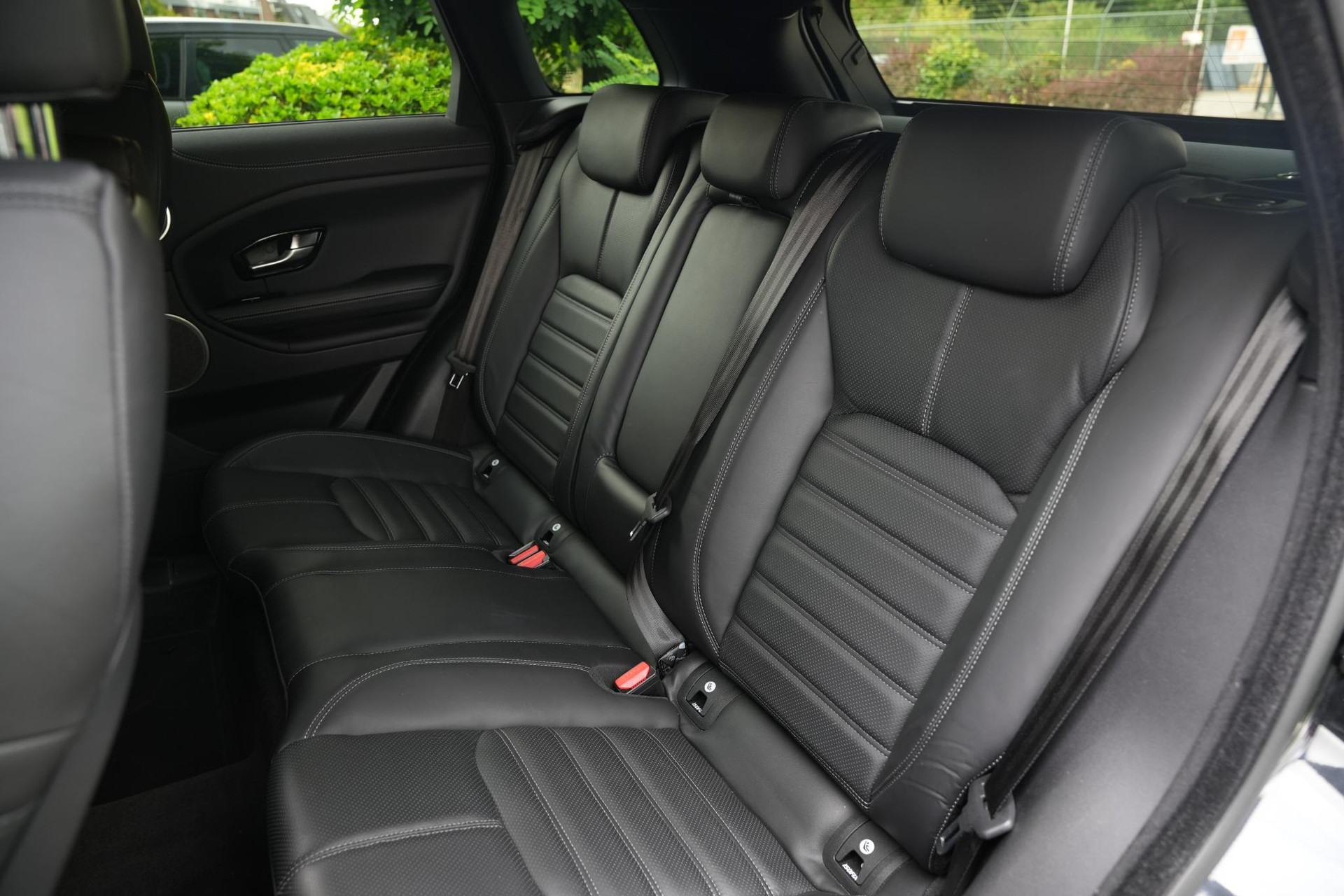 Land Rover Range Rover Evoque 2.0 Si4 HSE Dynamic 2016 Exterior Paint - Santorini Black (1AG) 6