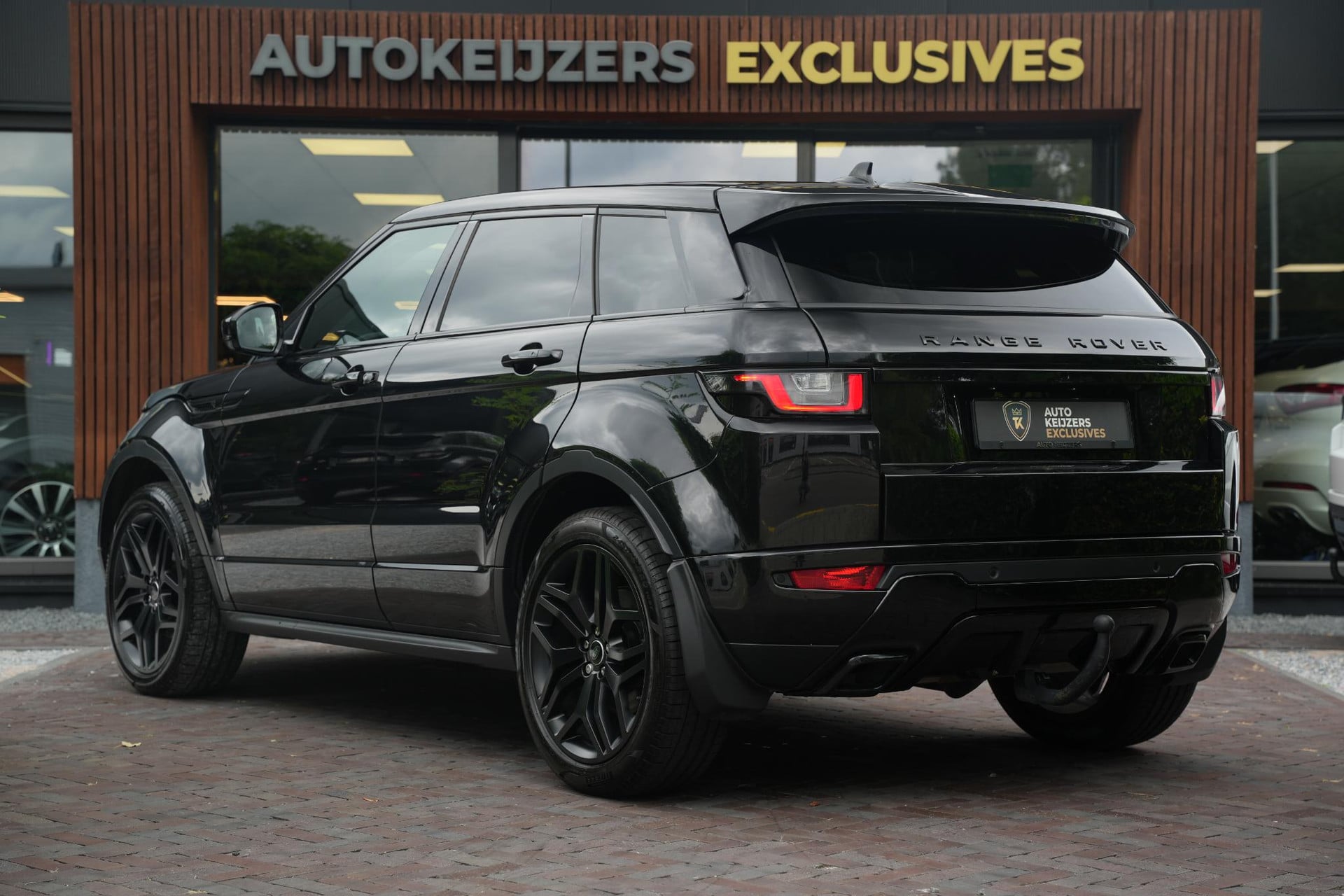 Land Rover Range Rover Evoque 2.0 Si4 HSE Dynamic 2016 Exterior Paint - Santorini Black (1AG) 9