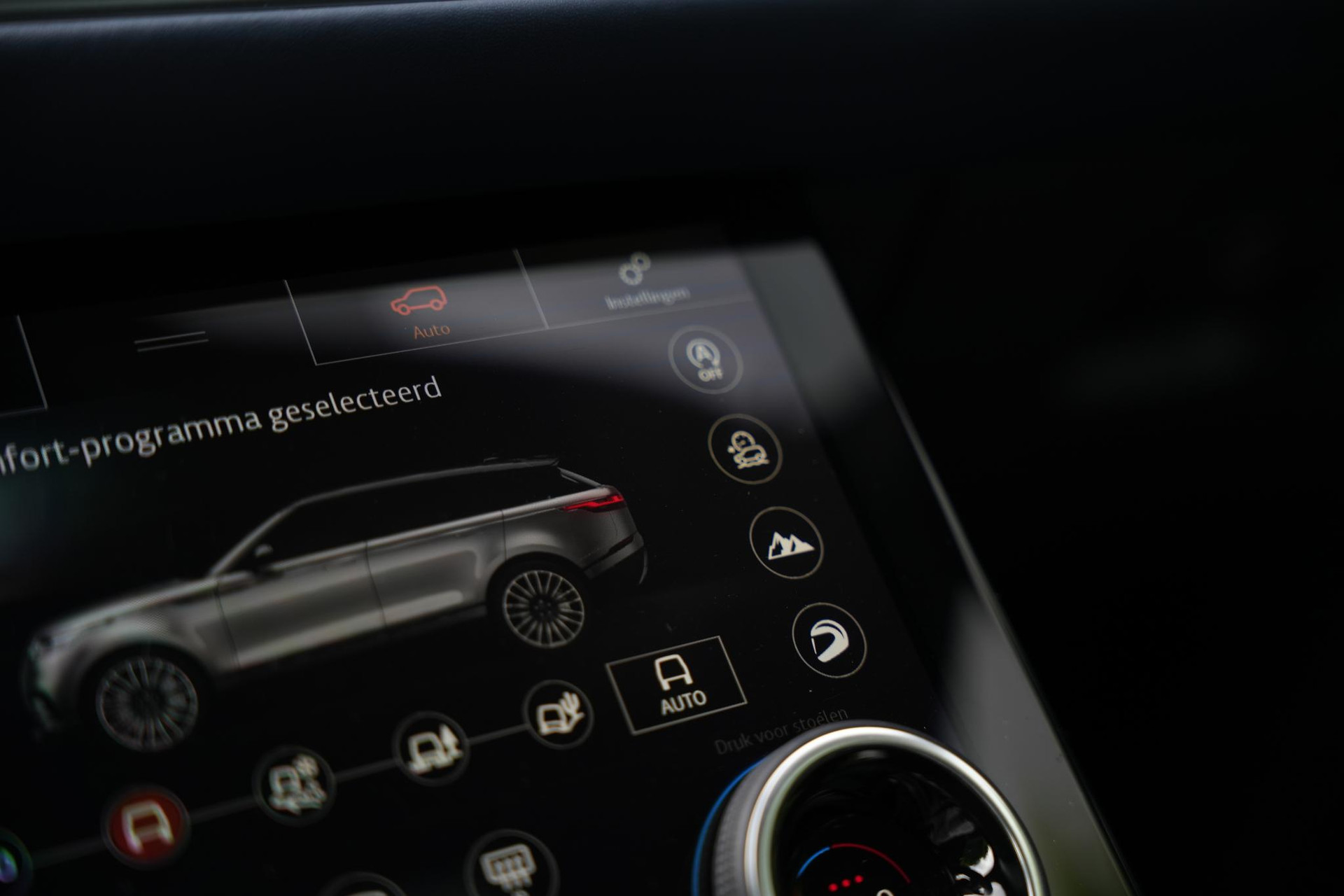 Land Rover Range Rover Velar 3.0 D300 AWD R-Dynamic HSE 2019 Exterior Paint - Santorini Black (1AG) 12
