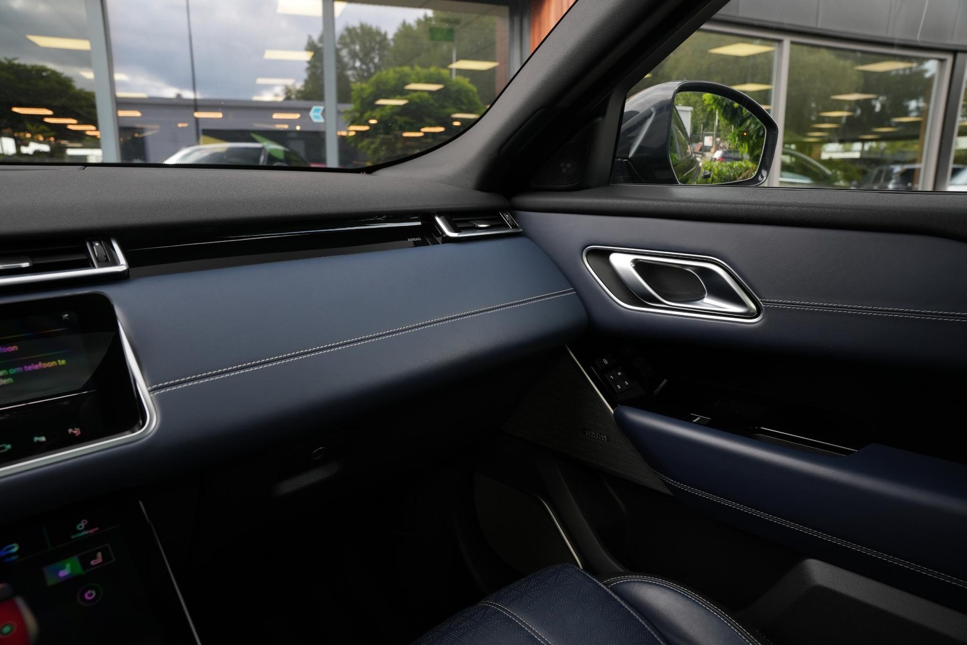 Land Rover Range Rover Velar 3.0 D300 AWD R-Dynamic HSE 2019 Exterior Paint - Santorini Black (1AG) 18