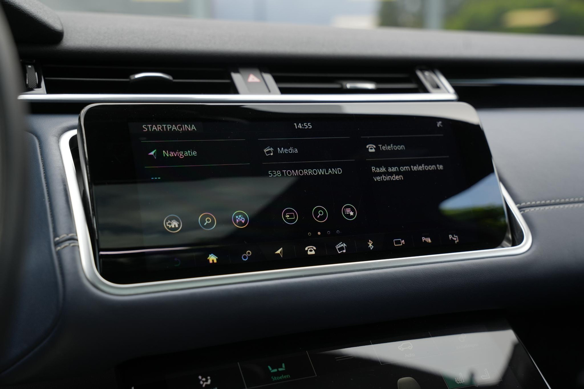 Land Rover Range Rover Velar 3.0 D300 AWD R-Dynamic HSE 2019 Exterior Paint - Santorini Black (1AG) 23
