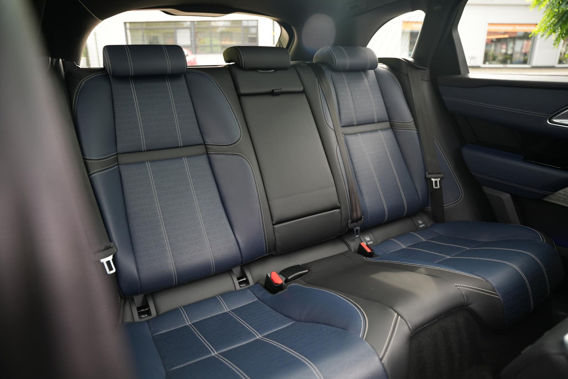 Land Rover Range Rover Velar 3.0 D300 AWD R-Dynamic HSE 2019 Exterior Paint - Santorini Black (1AG) 24