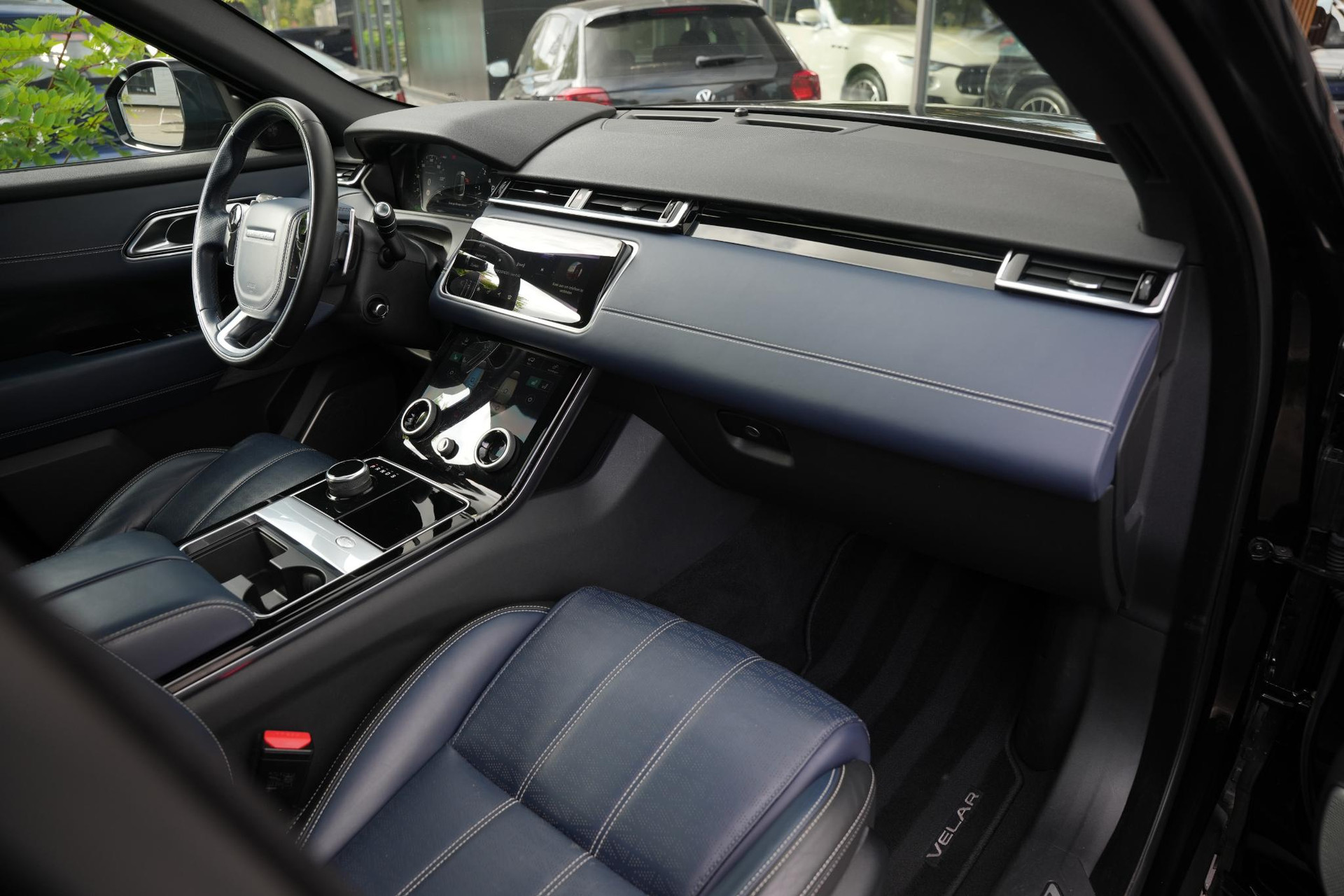 Land Rover Range Rover Velar 3.0 D300 AWD R-Dynamic HSE 2019 Exterior Paint - Santorini Black (1AG) 29