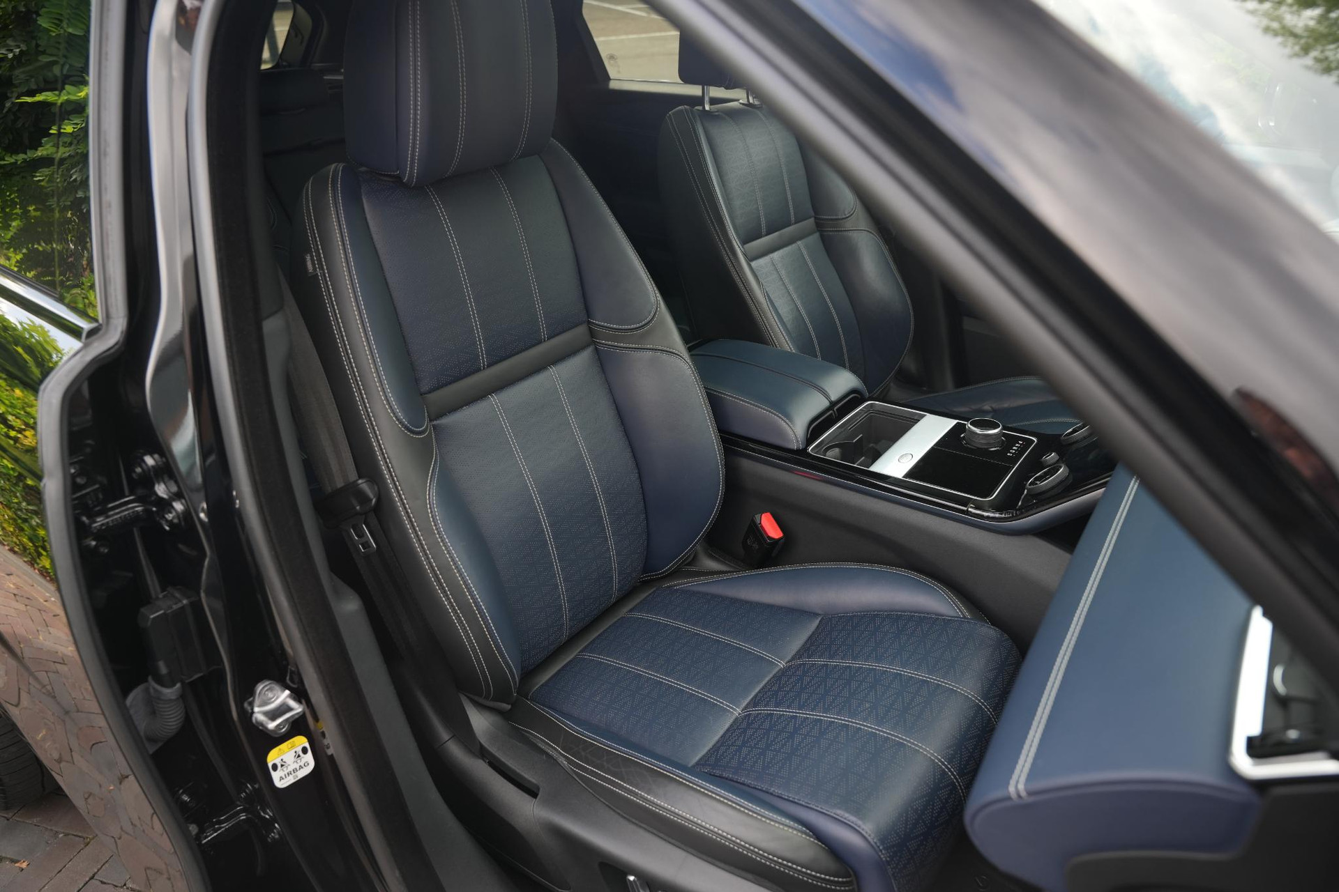 Land Rover Range Rover Velar 3.0 D300 AWD R-Dynamic HSE 2019 Exterior Paint - Santorini Black (1AG) 30