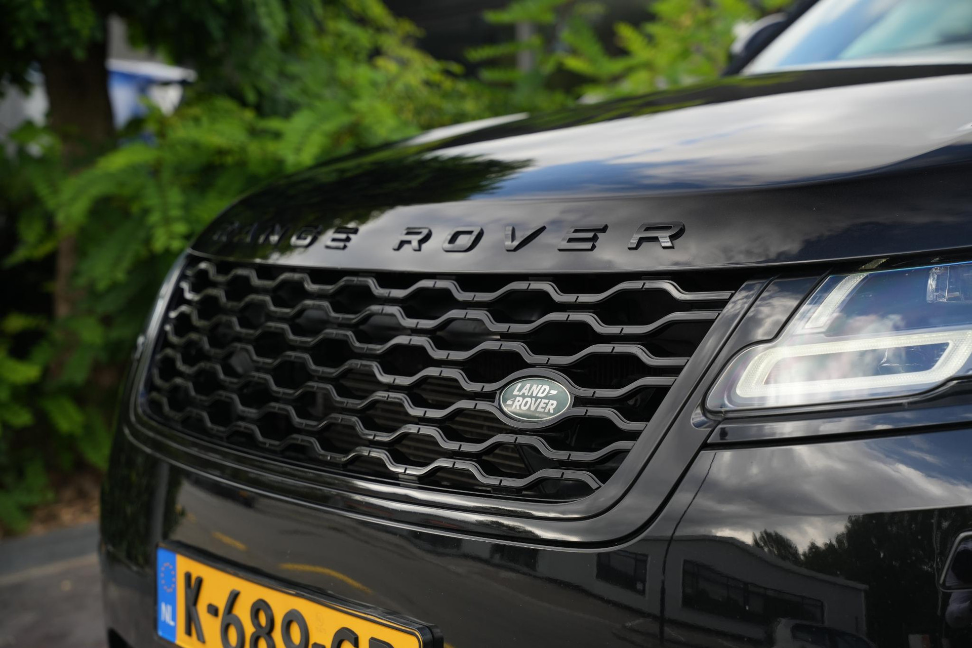 Land Rover Range Rover Velar 3.0 D300 AWD R-Dynamic HSE 2019 Exterior Paint - Santorini Black (1AG) 47