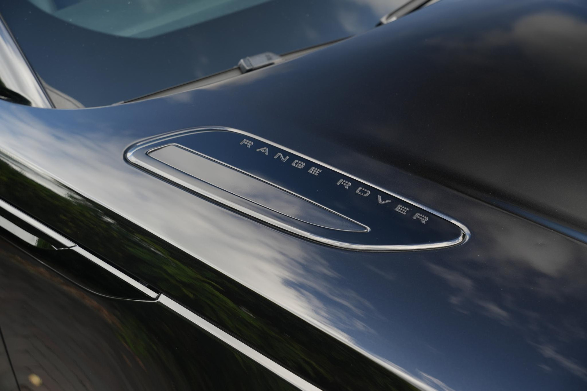 Land Rover Range Rover Velar 3.0 D300 AWD R-Dynamic HSE 2019 Exterior Paint - Santorini Black (1AG) 50