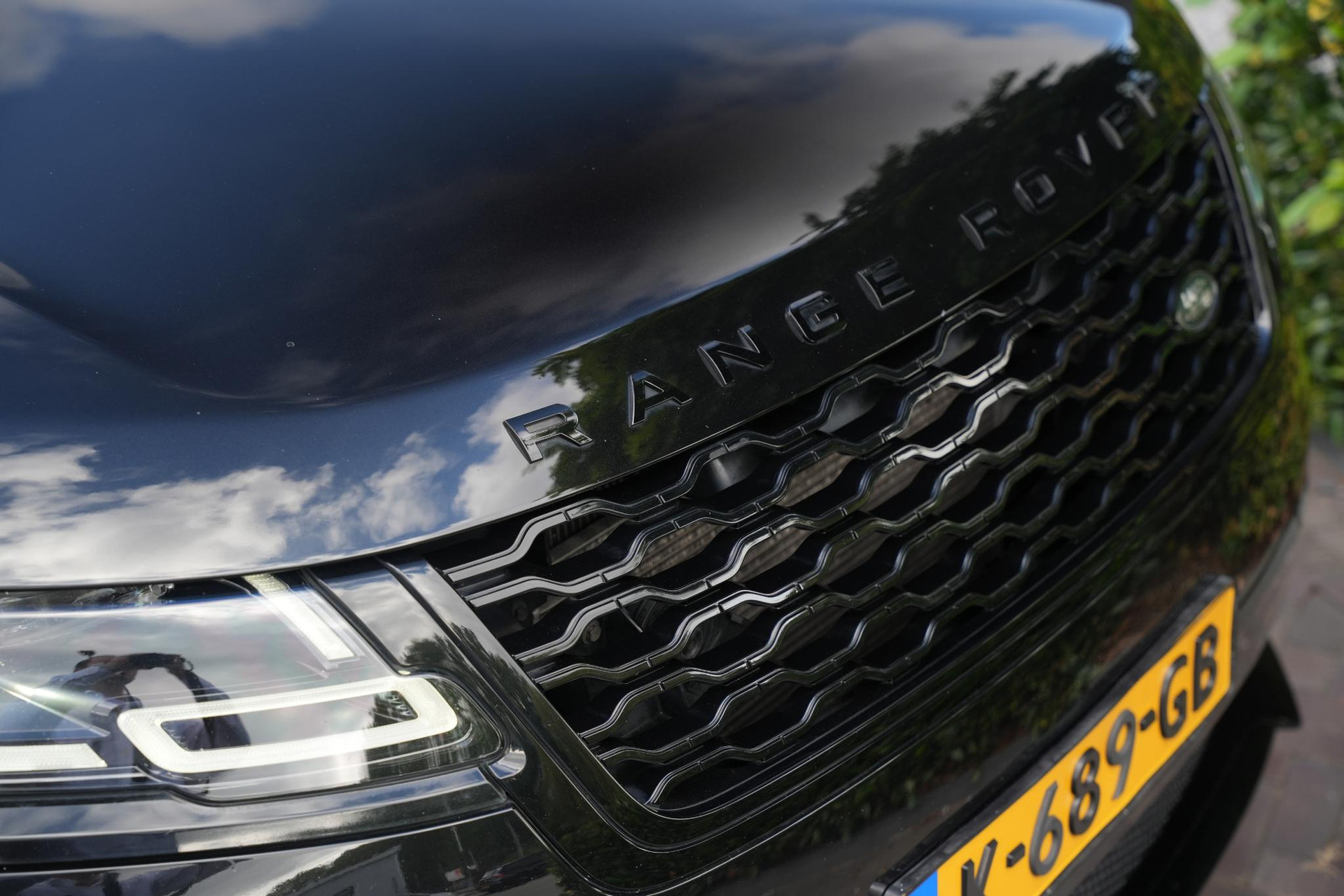 Land Rover Range Rover Velar 3.0 D300 AWD R-Dynamic HSE 2019 Exterior Paint - Santorini Black (1AG) 52
