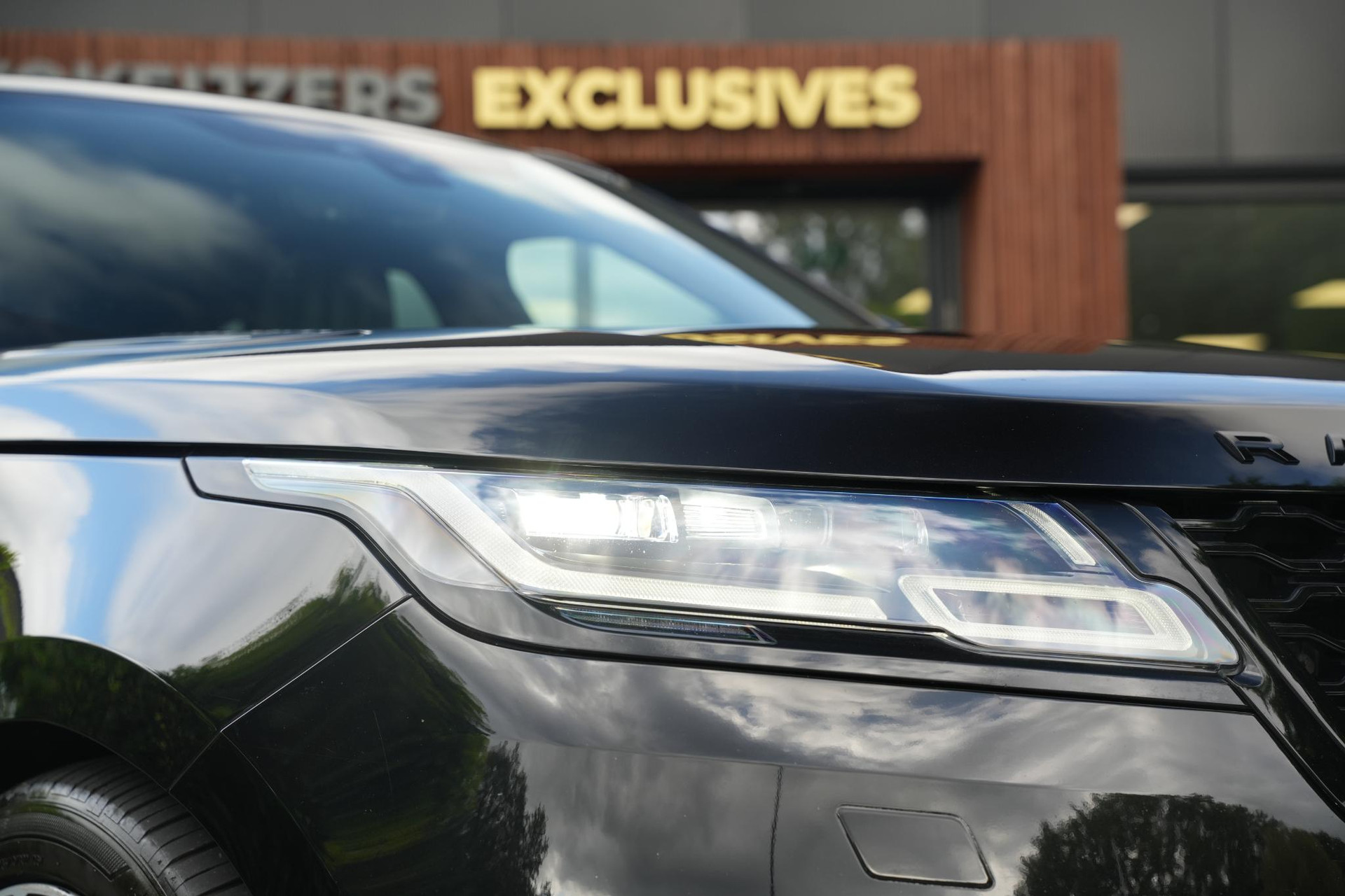 Land Rover Range Rover Velar 3.0 D300 AWD R-Dynamic HSE 2019 Exterior Paint - Santorini Black (1AG) 53