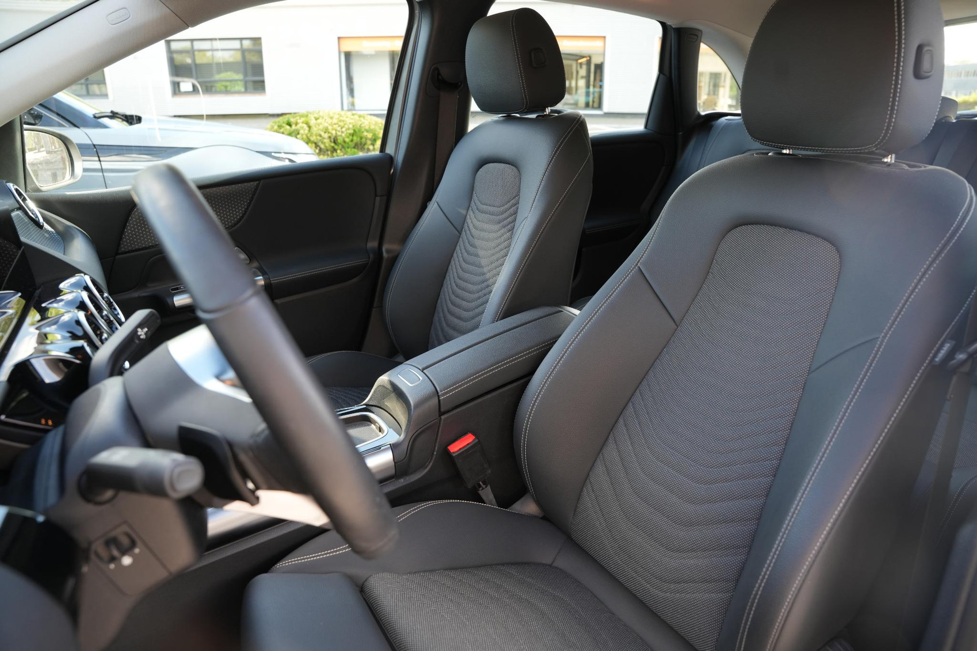 Mercedes-Benz B-Klasse 180 Progressive Line Advanced 2026 Mountain gray - metallic finish (787U) 4