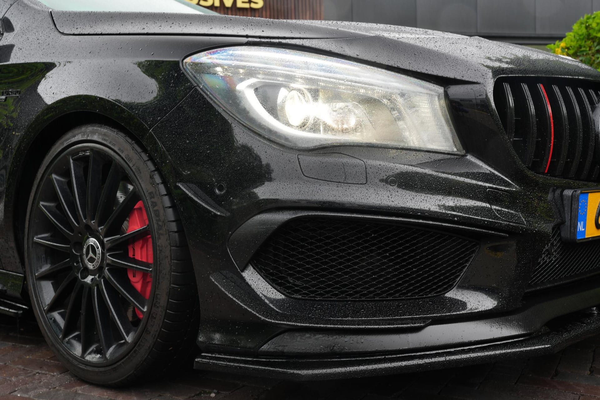 Mercedes-Benz CLA-Klasse AMG 45 4MATIC 2013 KOSMOSBLACK - MET. (191U) 12
