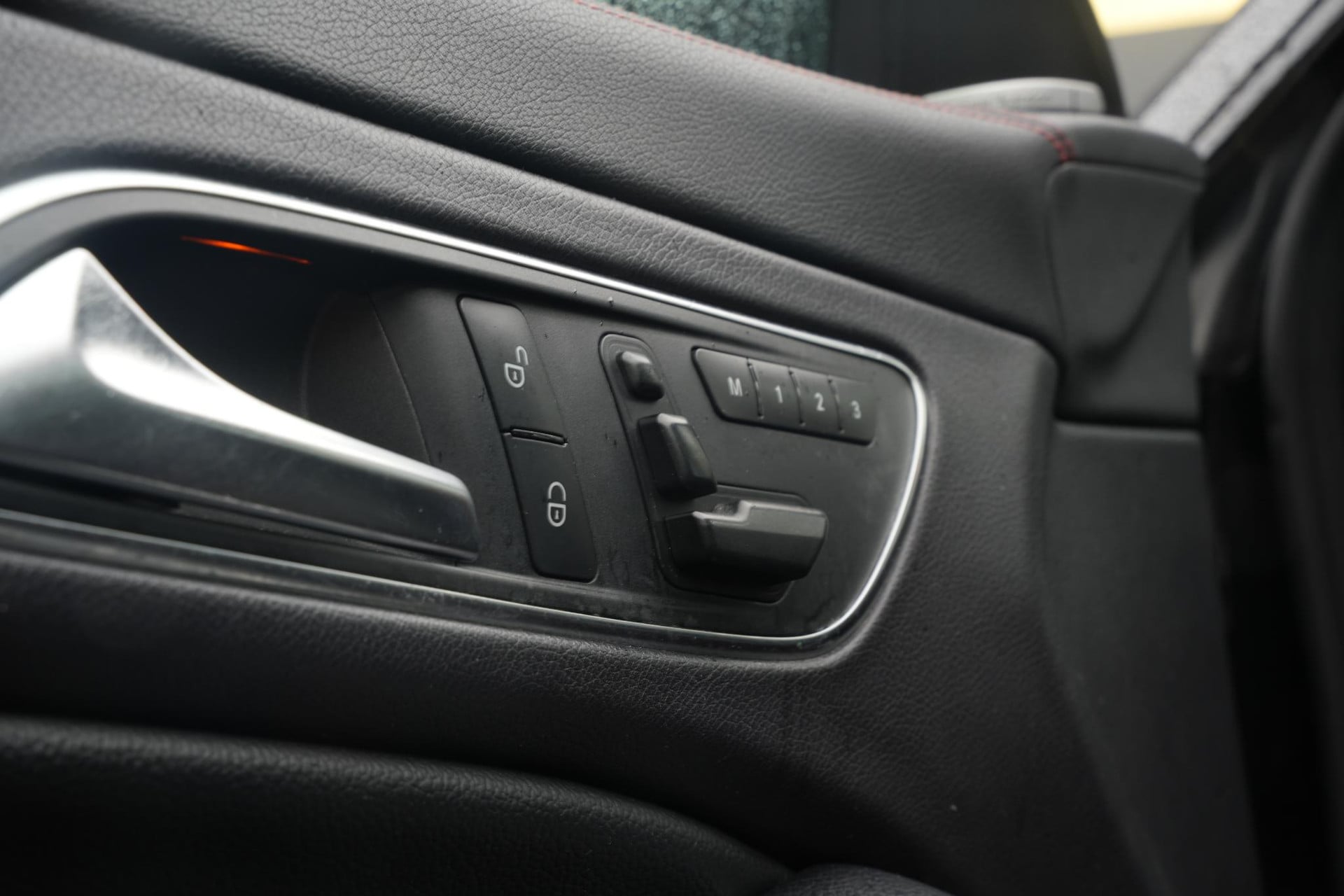 Mercedes-Benz CLA-Klasse AMG 45 4MATIC 2013 KOSMOSBLACK - MET. (191U) 22