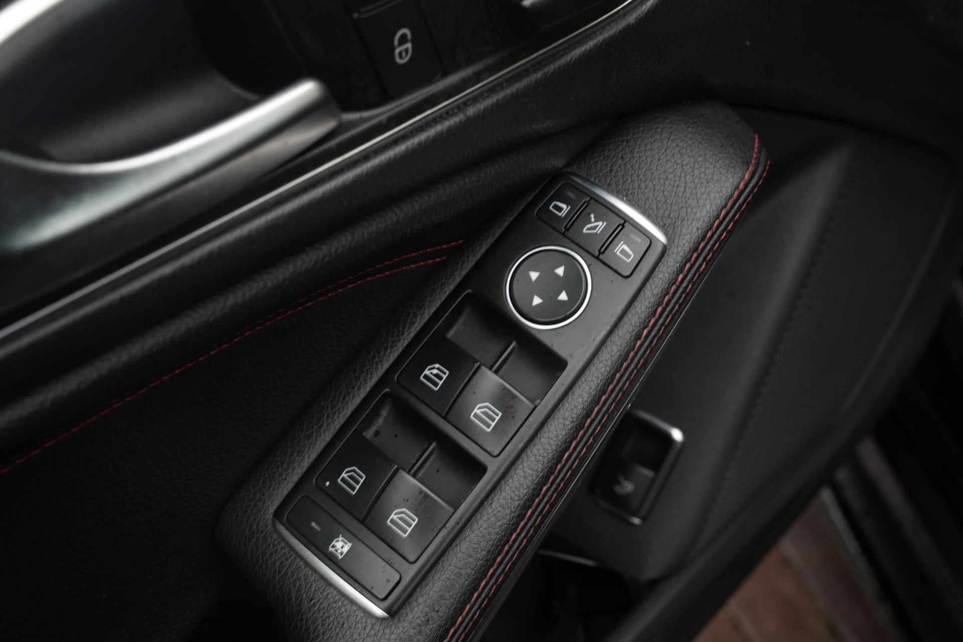 Mercedes-Benz CLA-Klasse AMG 45 4MATIC 2013 KOSMOSBLACK - MET. (191U) 23