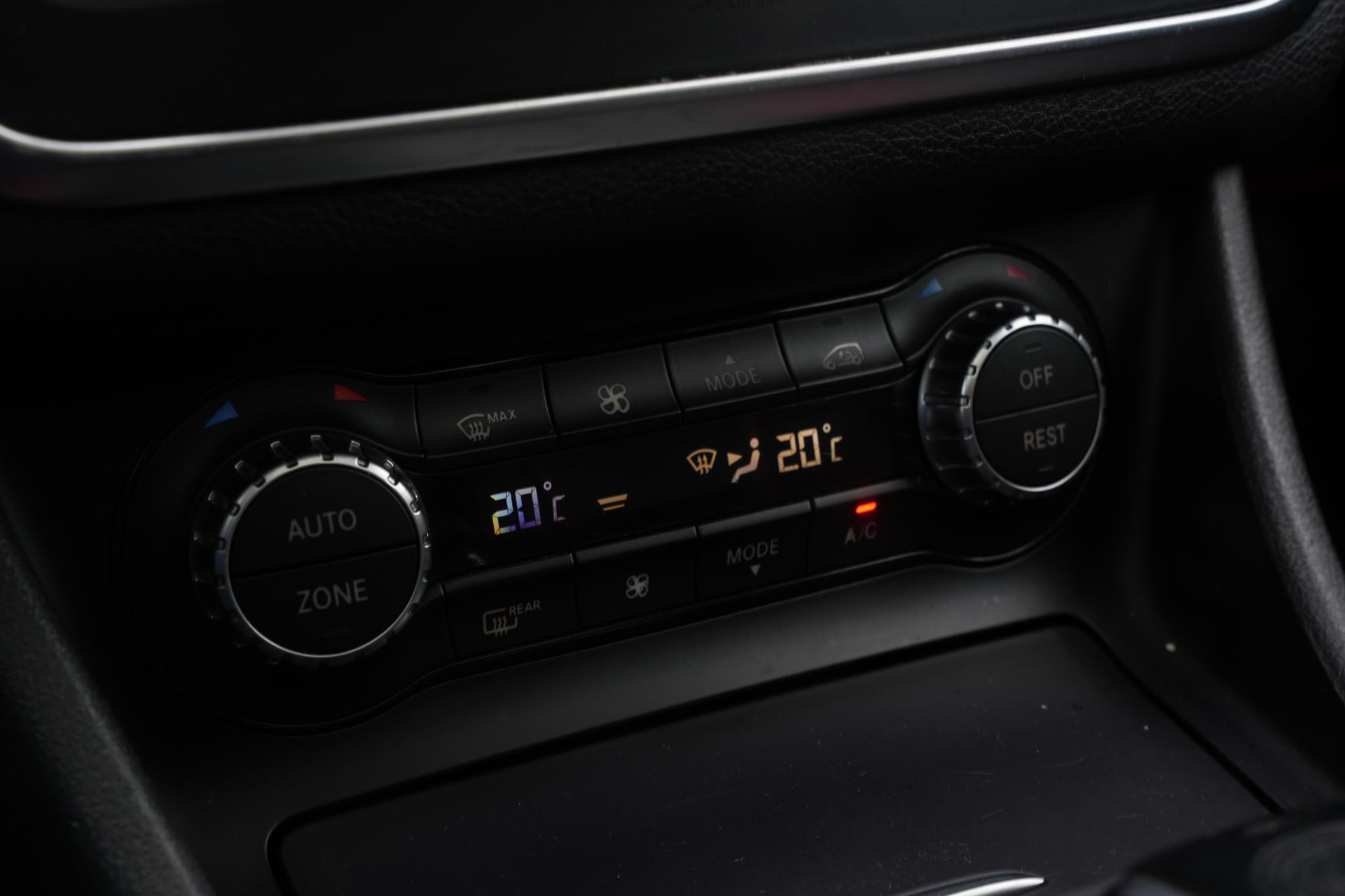 Mercedes-Benz CLA-Klasse AMG 45 4MATIC 2013 KOSMOSBLACK - MET. (191U) 30