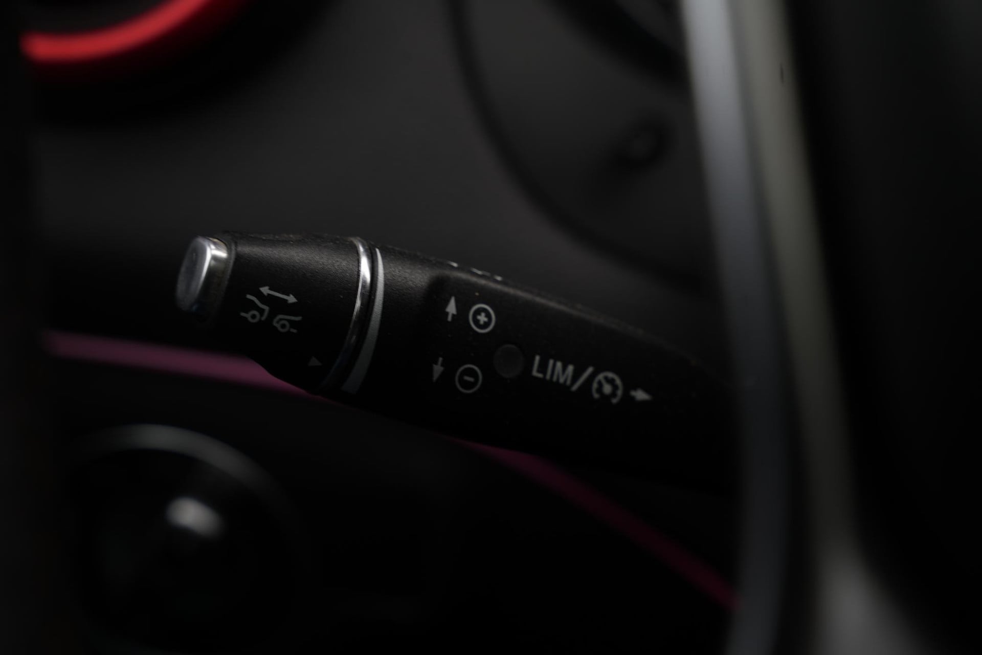 Mercedes-Benz CLA-Klasse AMG 45 4MATIC 2013 KOSMOSBLACK - MET. (191U) 34