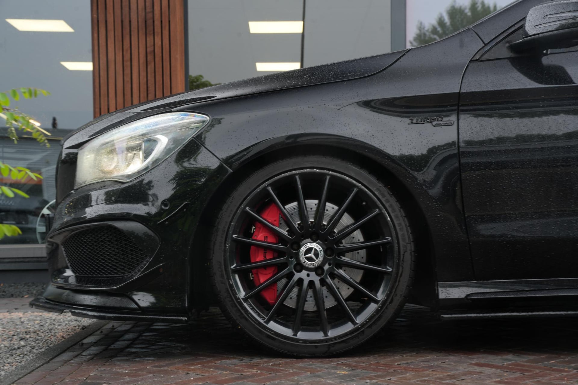Mercedes-Benz CLA-Klasse AMG 45 4MATIC 2013 KOSMOSBLACK - MET. (191U) 8