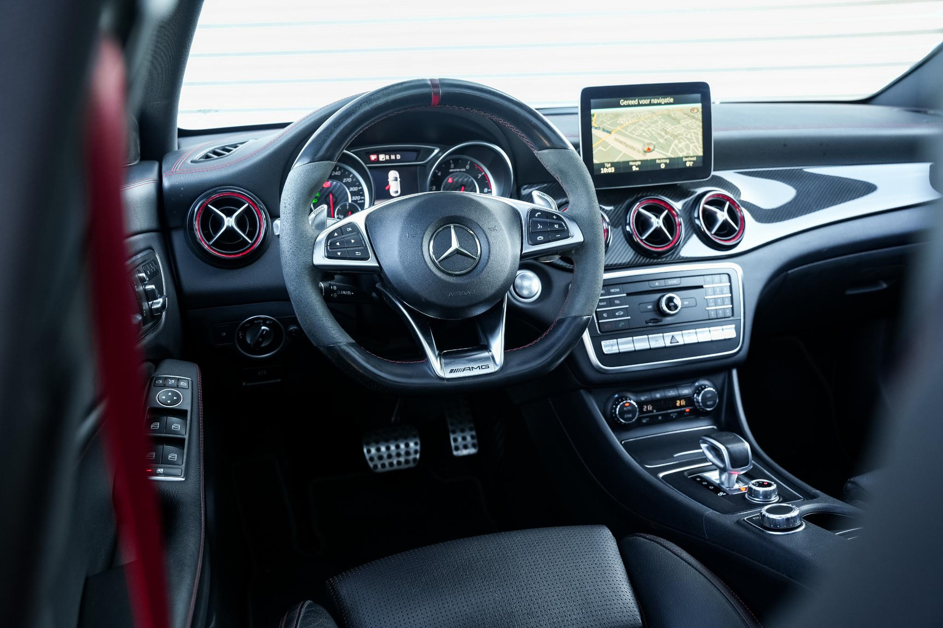 Mercedes-Benz CLA-Klasse AMG 45 4MATIC Ambition 2017  4