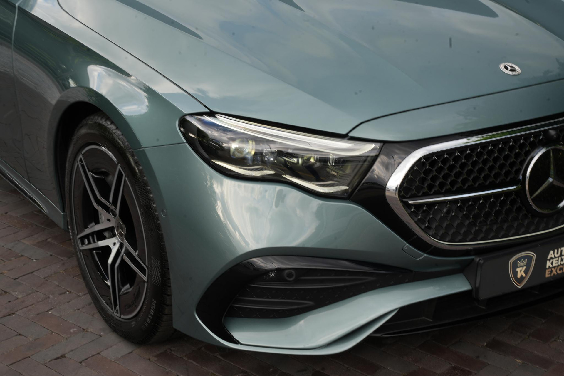 Mercedes-Benz E-Klasse 300 e Business Solution AMG 2026 Verde silver (188U) 11