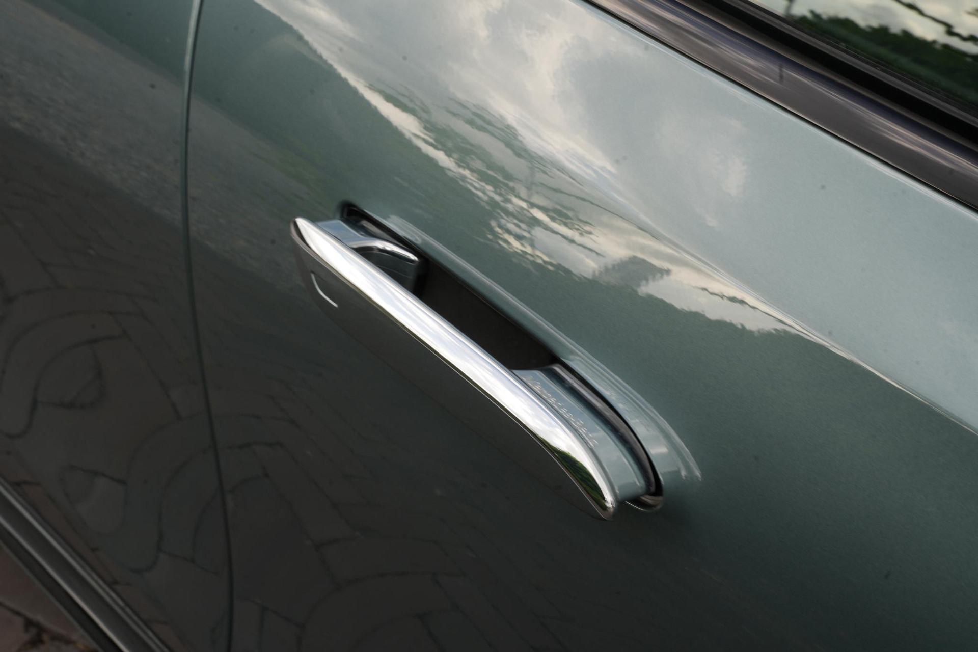 Mercedes-Benz E-Klasse 300 e Business Solution AMG 2026 Verde silver (188U) 13