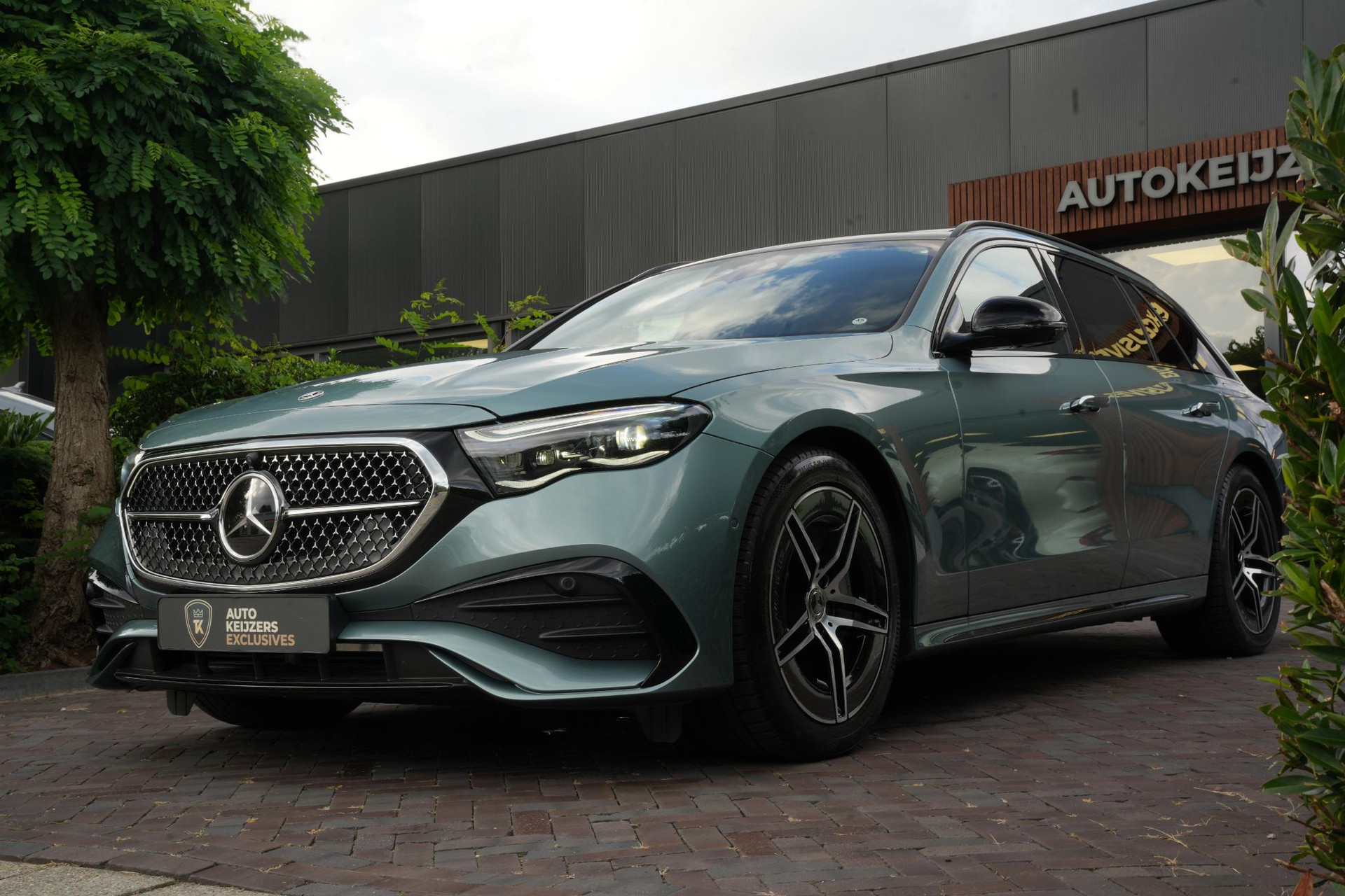 Mercedes-Benz E-Klasse 300 e Business Solution AMG 2026 Verde silver (188U) 14