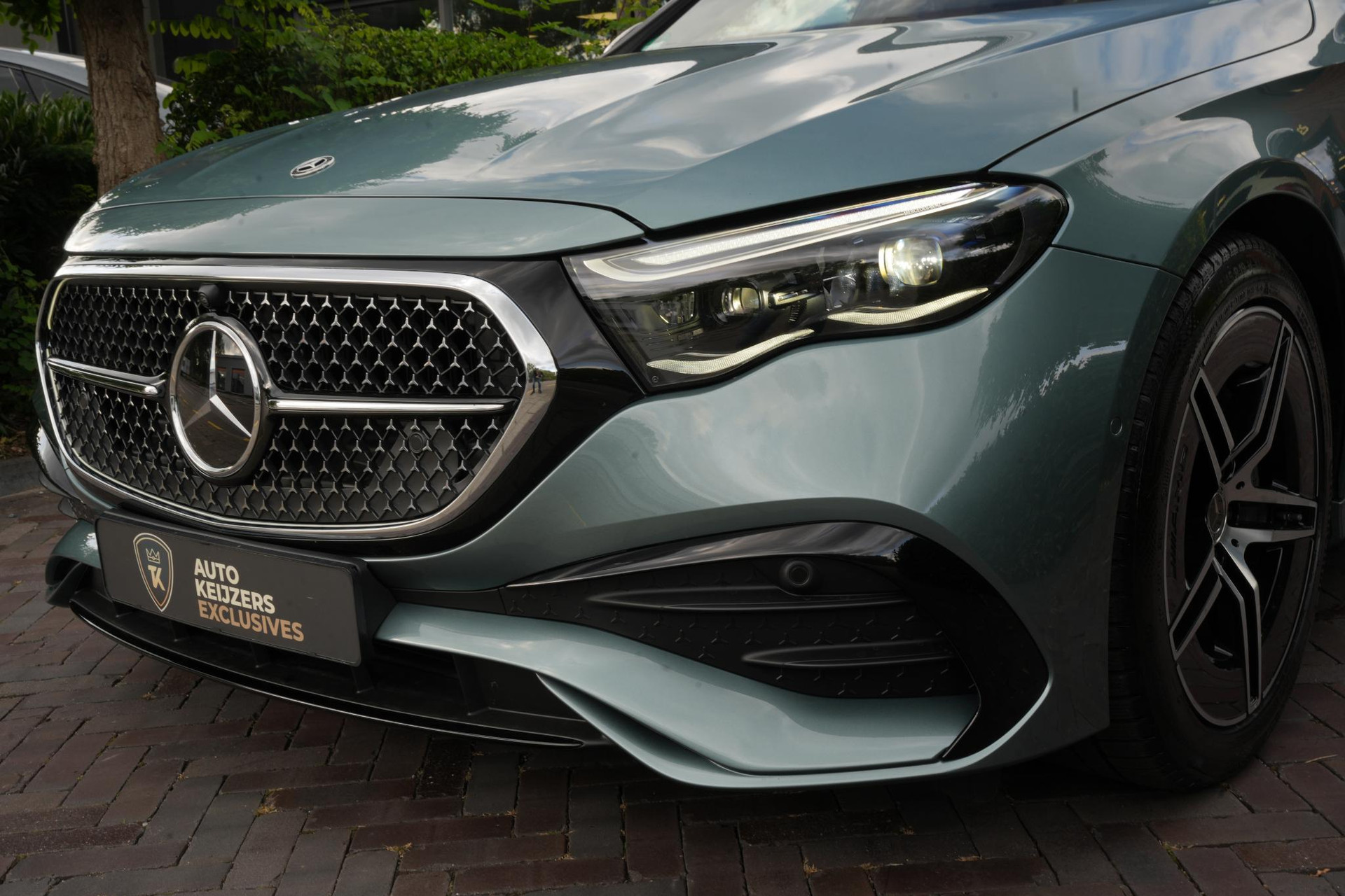 Mercedes-Benz E-Klasse 300 e Business Solution AMG 2026 Verde silver (188U) 15