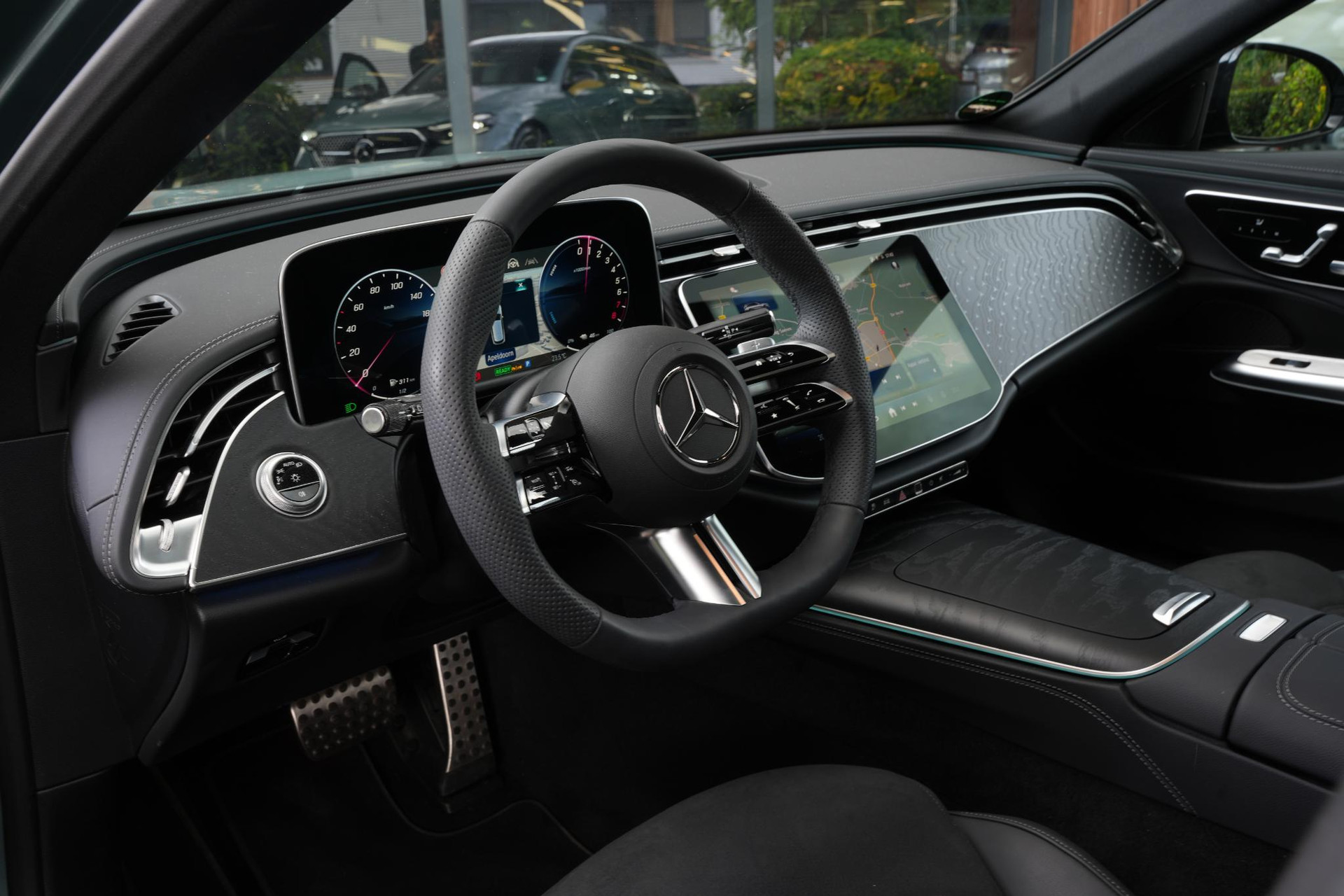 Mercedes-Benz E-Klasse 300 e Business Solution AMG 2026 Verde silver (188U) 2