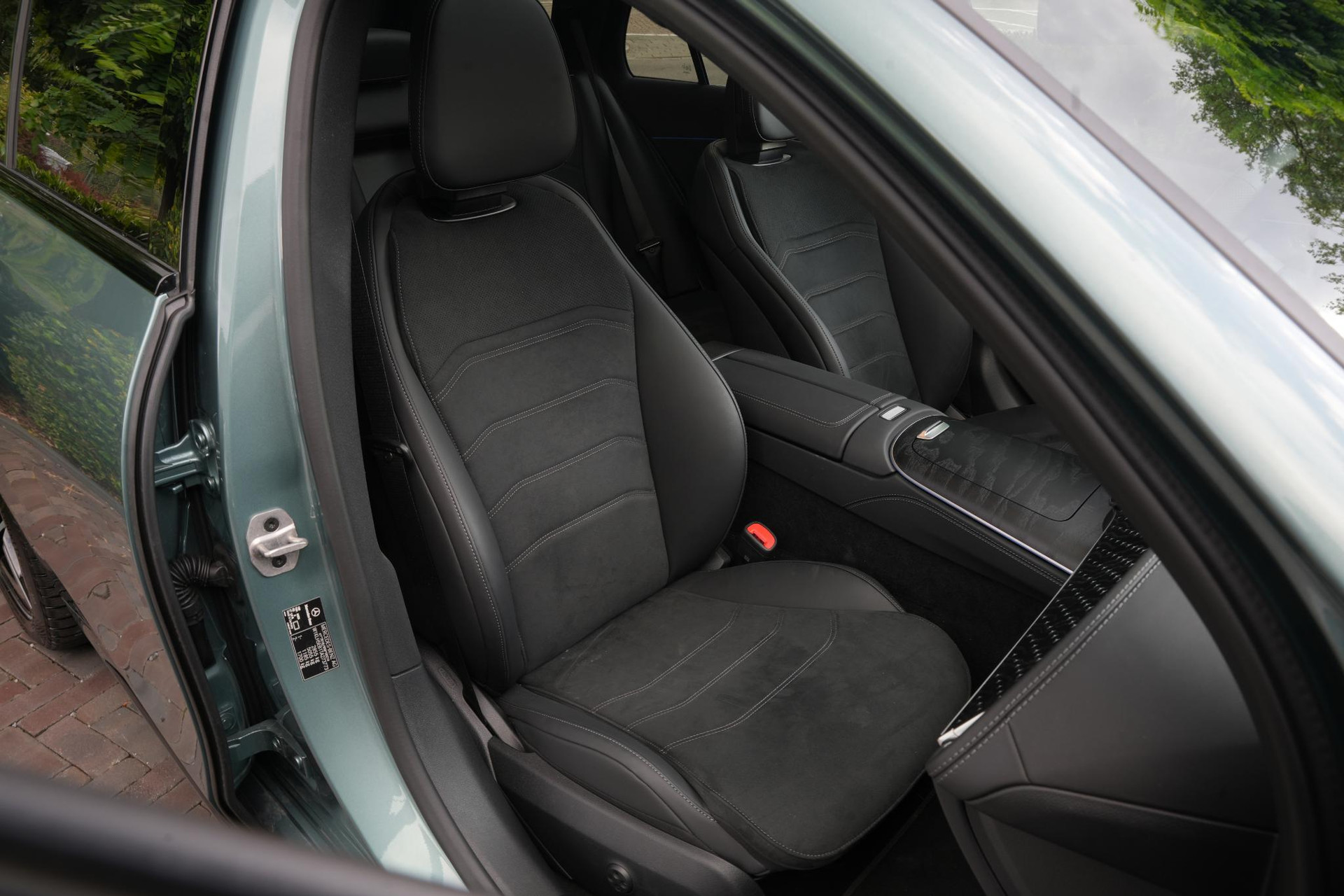 Mercedes-Benz E-Klasse 300 e Business Solution AMG 2026 Verde silver (188U) 30