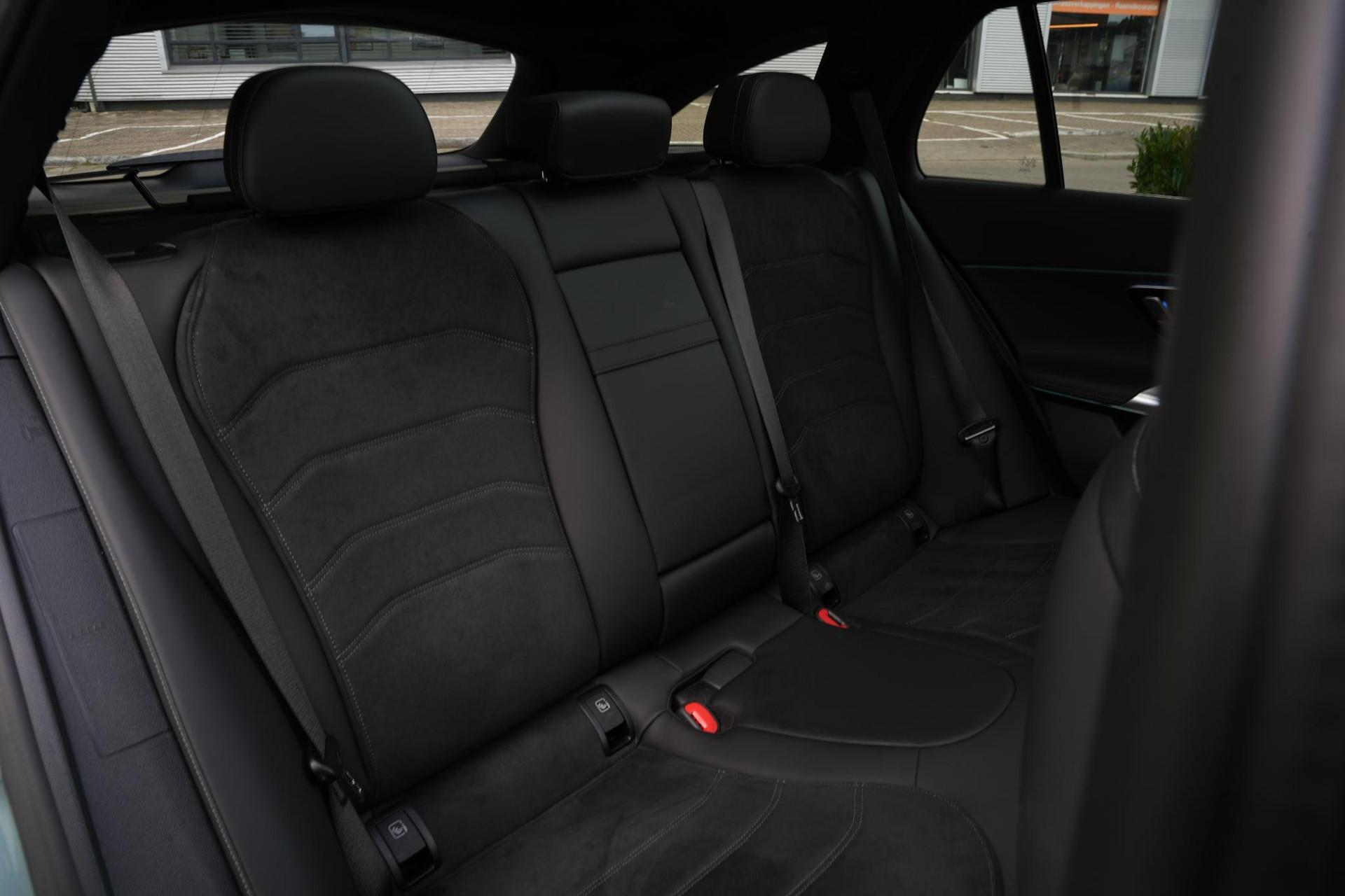 Mercedes-Benz E-Klasse 300 e Business Solution AMG 2026 Verde silver (188U) 35
