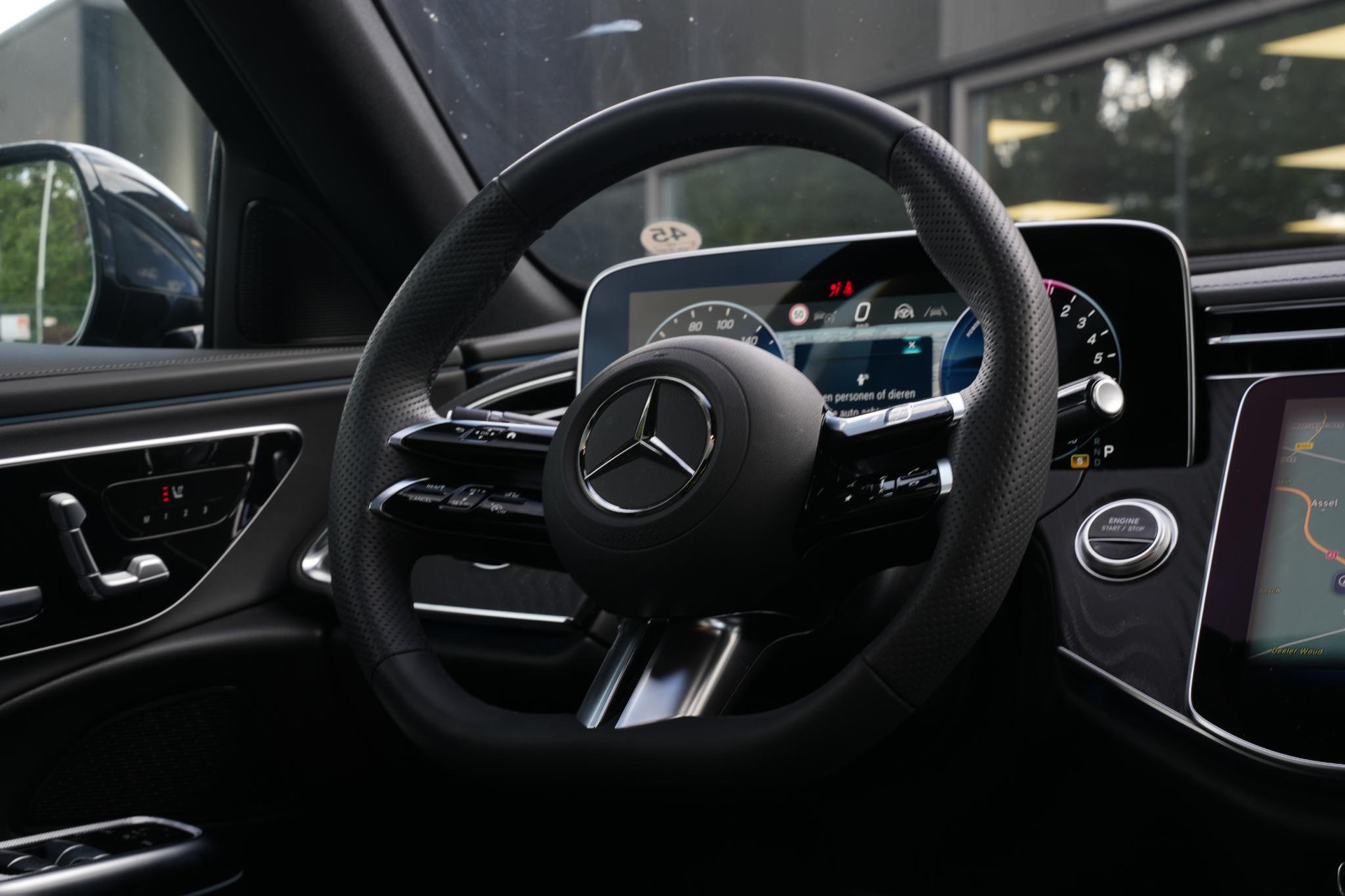 Mercedes-Benz E-Klasse 300 e Business Solution AMG 2026 Verde silver (188U) 37