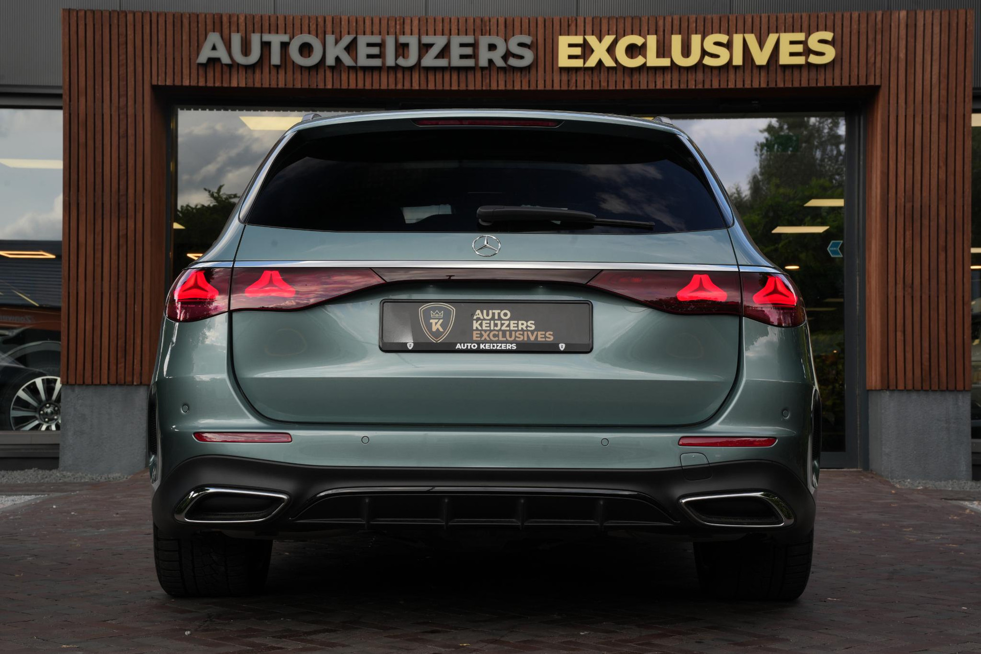 Mercedes-Benz E-Klasse 300 e Business Solution AMG 2026 Verde silver (188U) 9