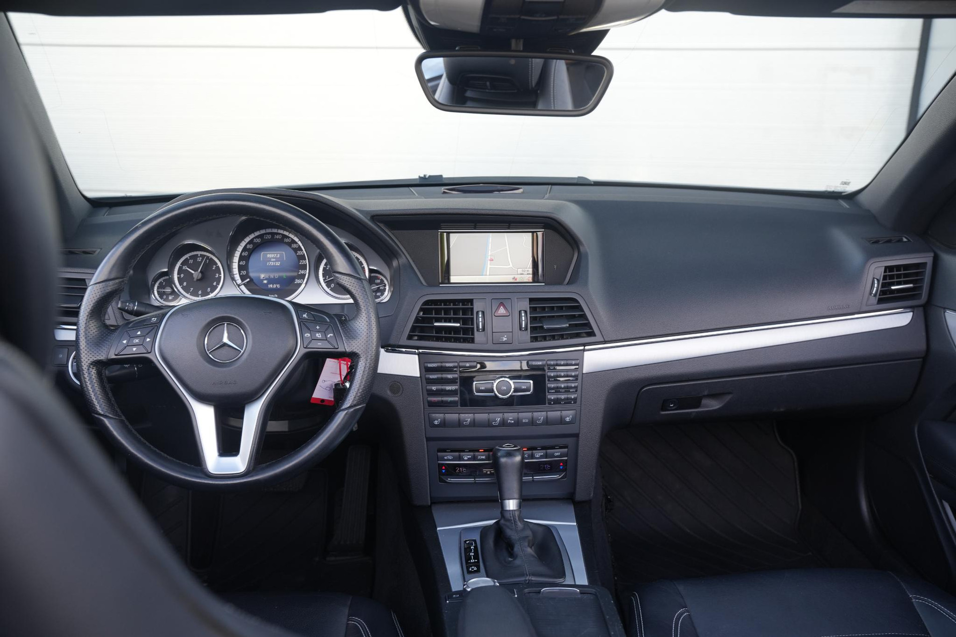Mercedes-Benz E-Klasse Cabrio 200 CGI Elegance 2013 PALLADIUM SILVER METALLIC PAINT (792U) 2