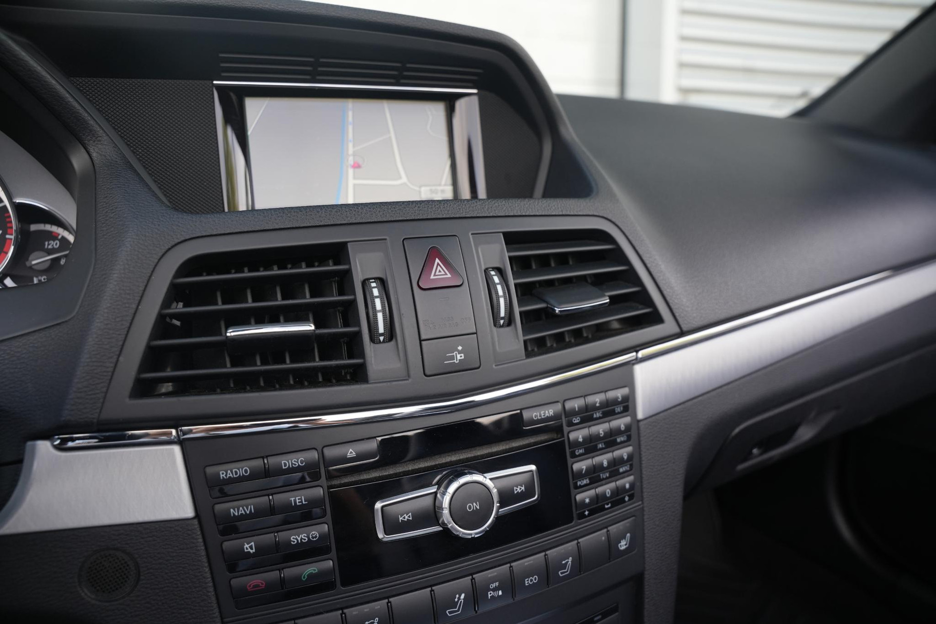 Mercedes-Benz E-Klasse Cabrio 200 CGI Elegance 2013 PALLADIUM SILVER METALLIC PAINT (792U) 24