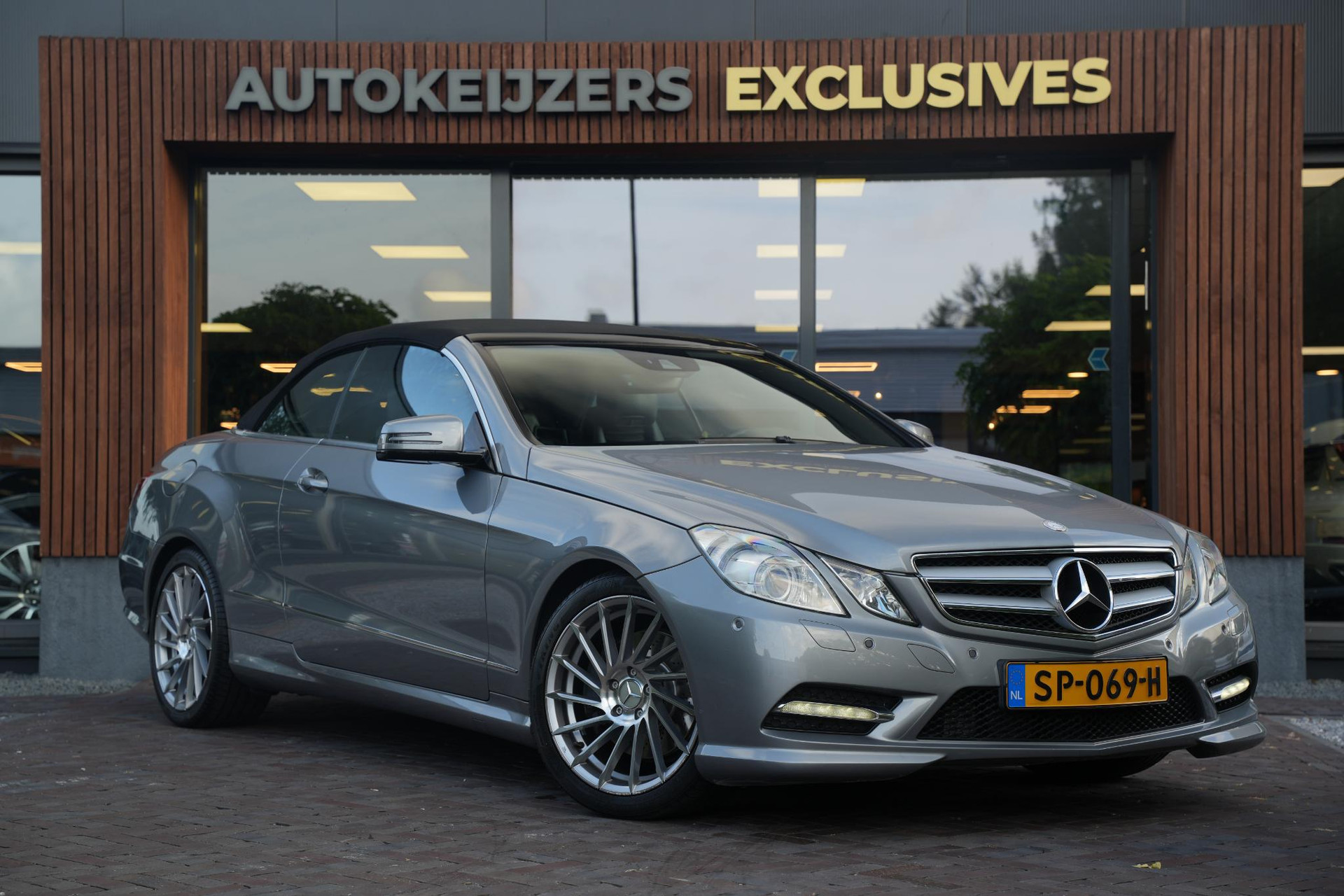 Mercedes-Benz E-Klasse Cabrio 200 CGI Elegance 2013 PALLADIUM SILVER METALLIC PAINT (792U) 3