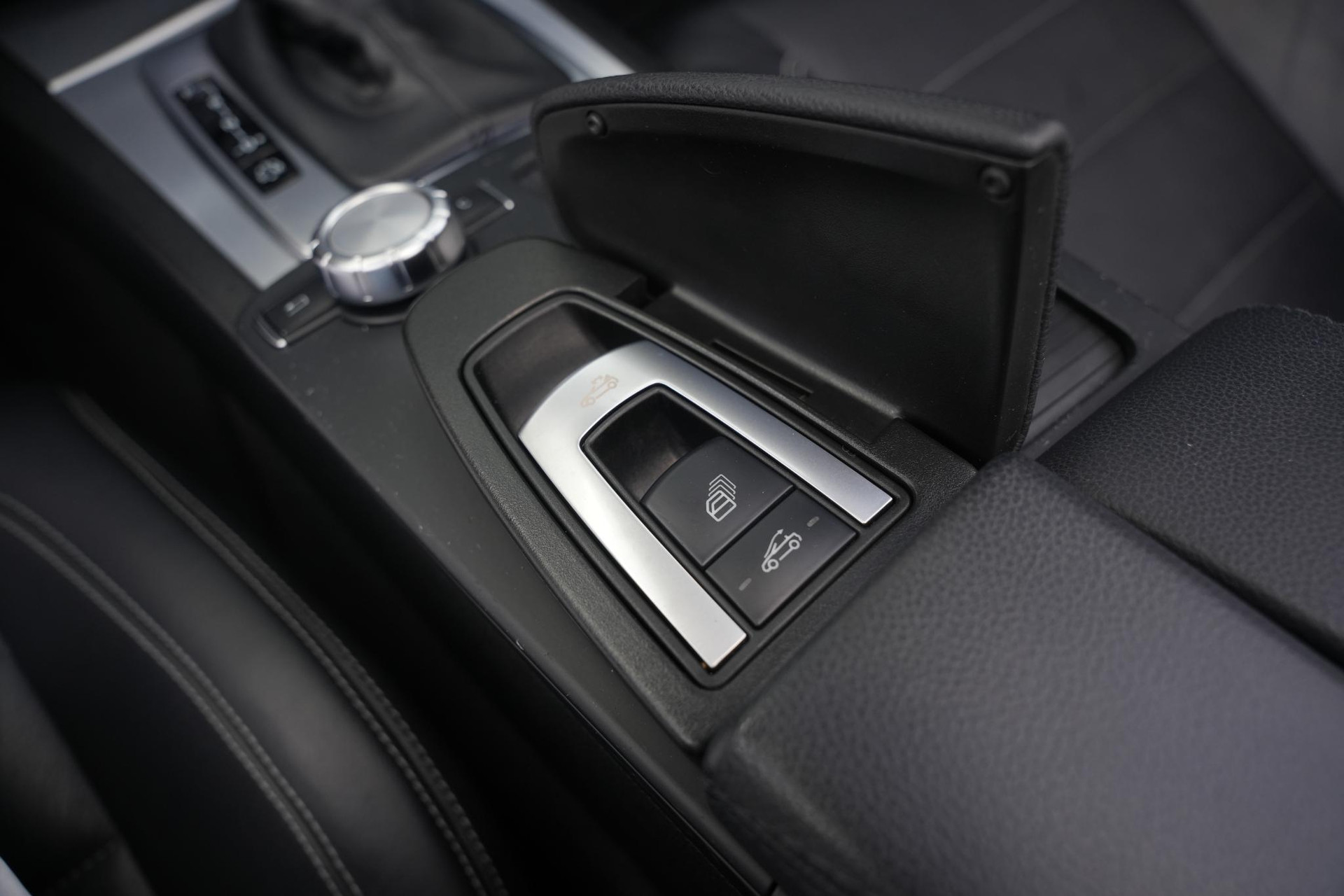 Mercedes-Benz E-Klasse Cabrio 200 CGI Elegance 2013 PALLADIUM SILVER METALLIC PAINT (792U) 37