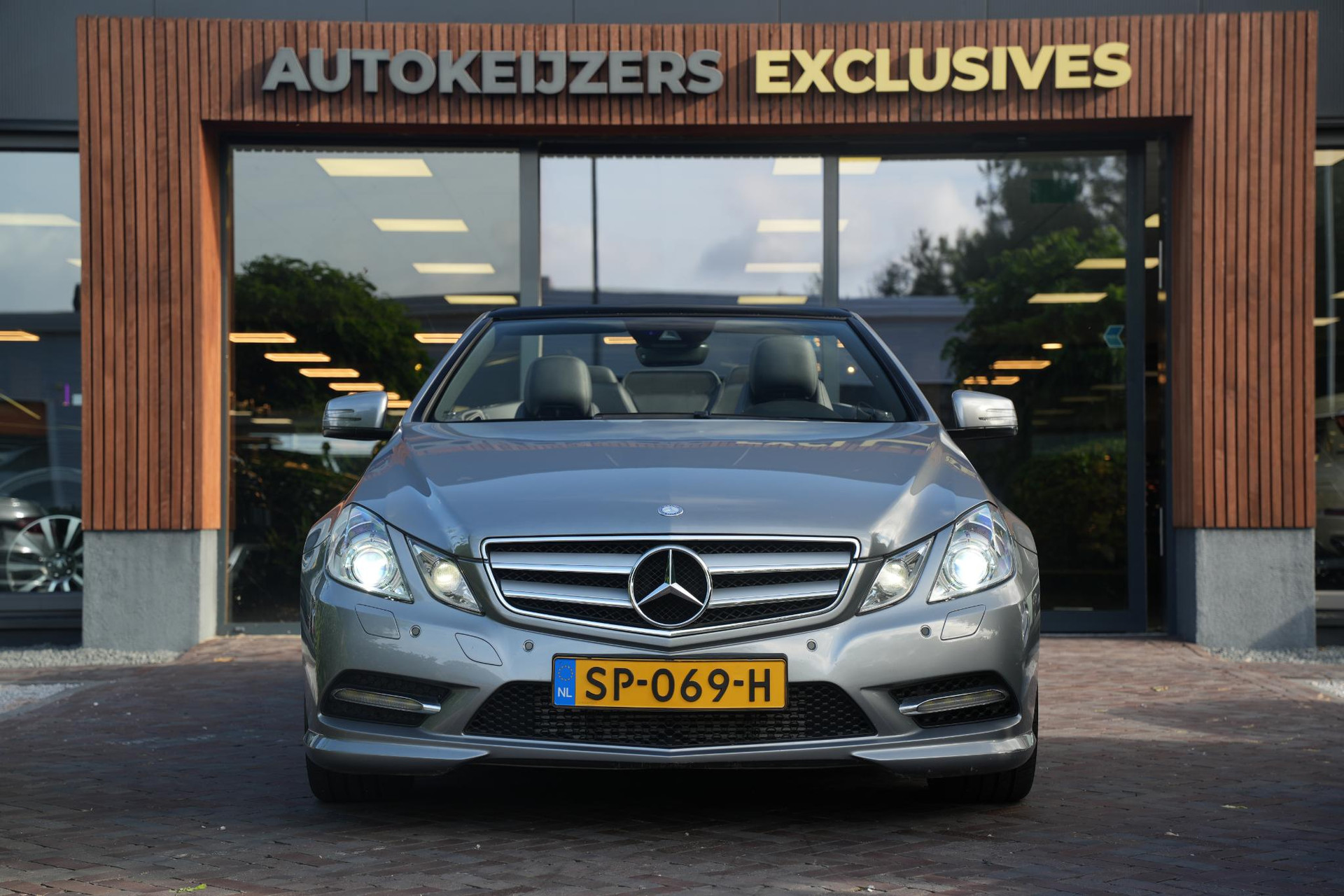 Mercedes-Benz E-Klasse Cabrio 200 CGI Elegance 2013 PALLADIUM SILVER METALLIC PAINT (792U) 5